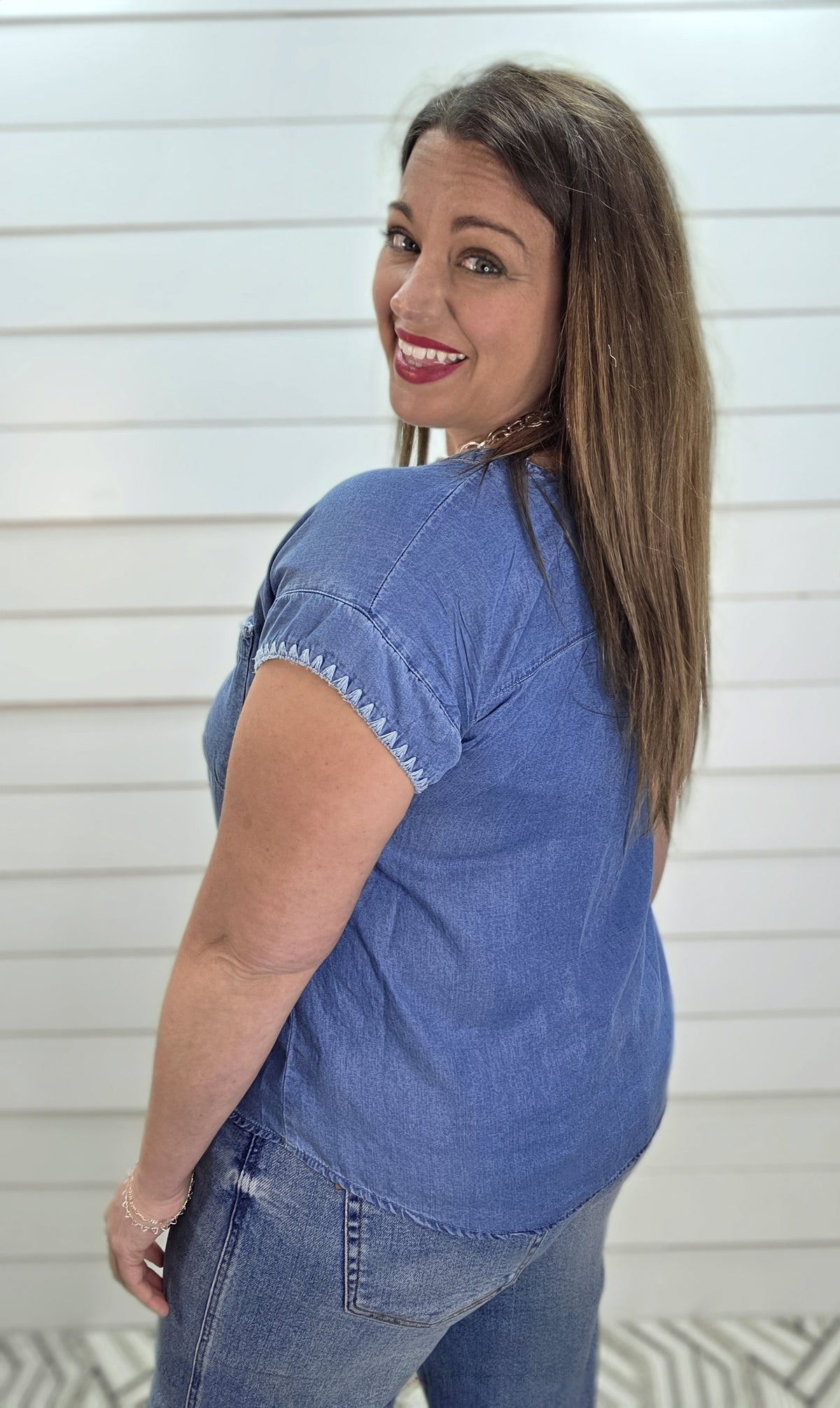 DENIM EDGE STITCH SHORT SLEEVE TOP