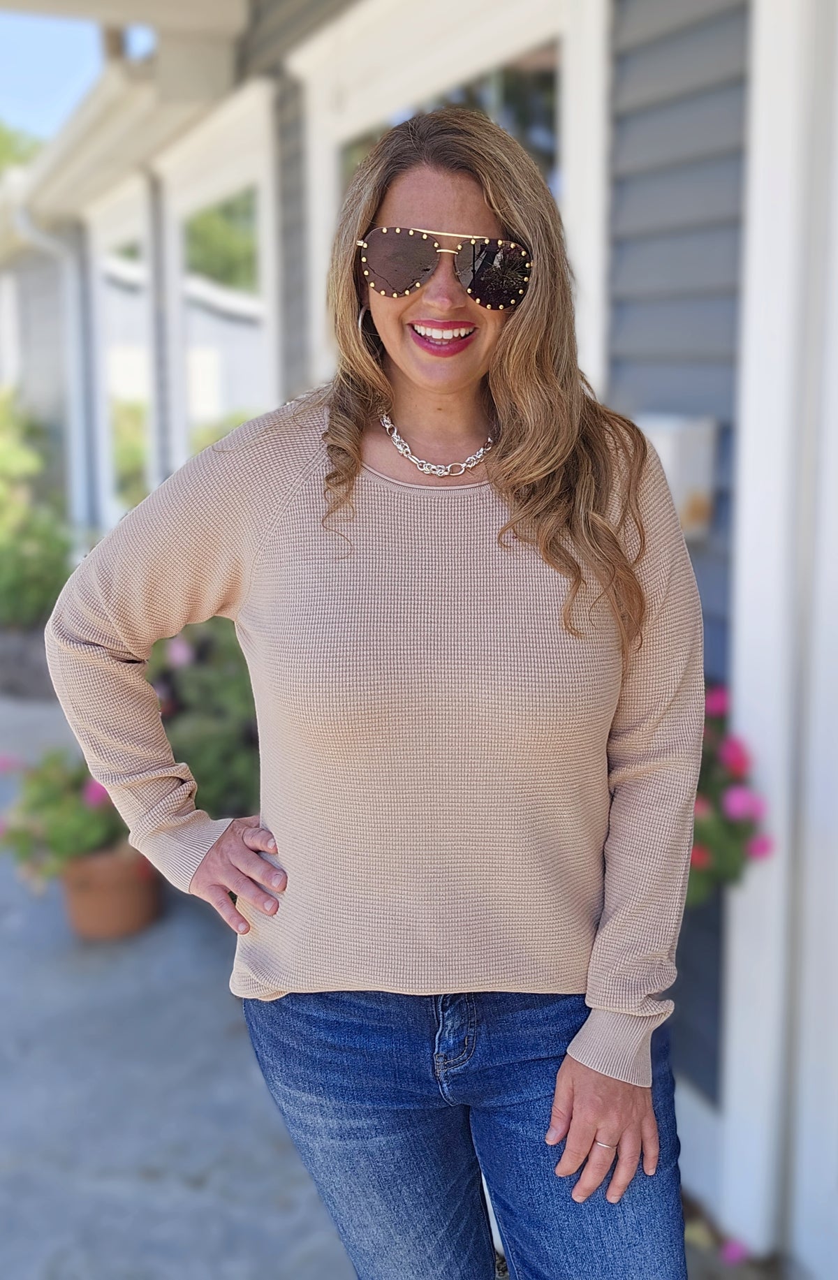 TAUPE MINI WAFFLE TEXTURE KNIT LIGHT WEIGHT SWEATER W/ CURVED HEM