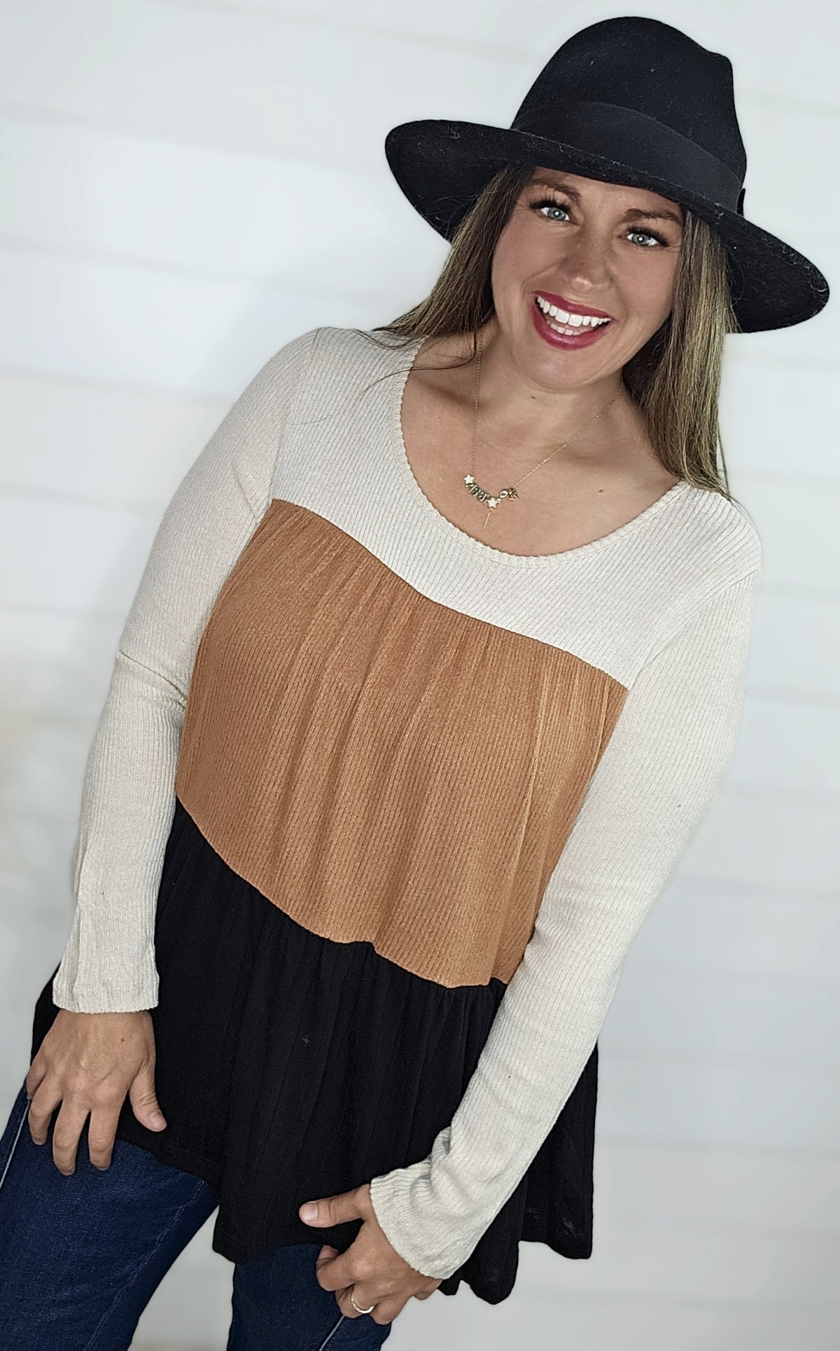 OATMEAL/BRICK BRUSHED RIBBED COLORBLOCK TOP