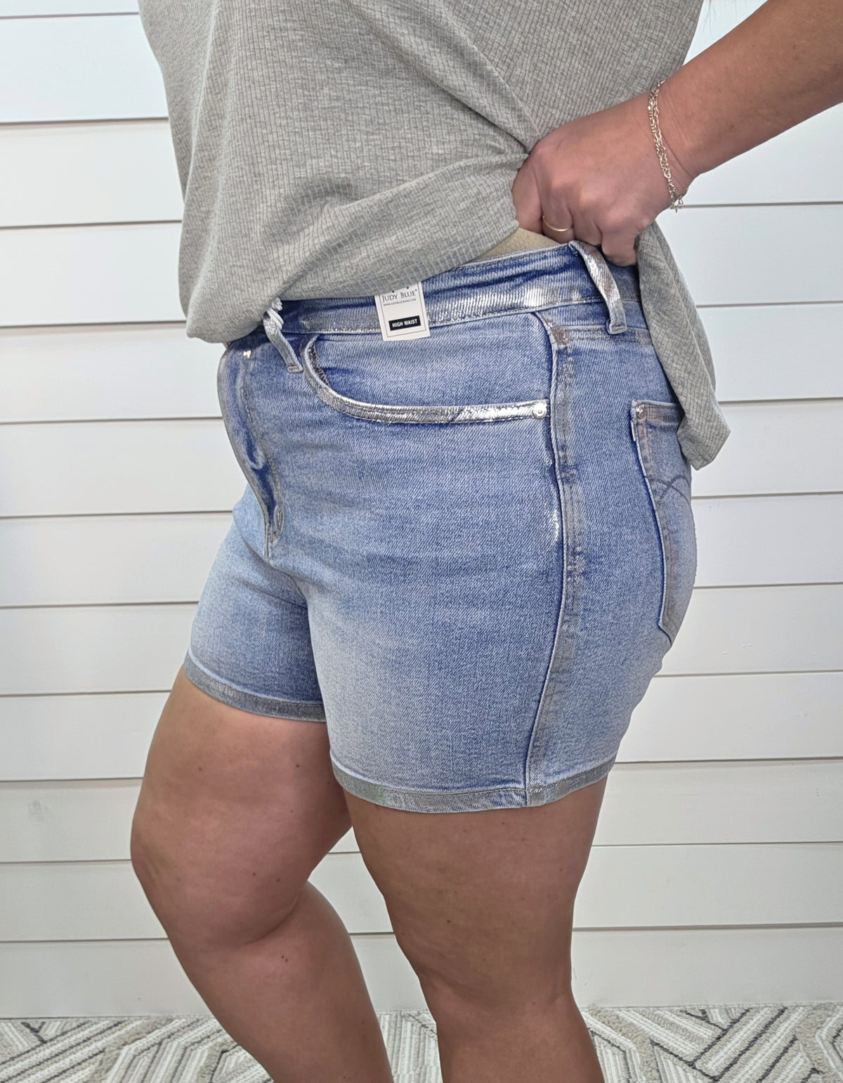 JUDY BLUE SILVER METALLIC TRIM SHORT