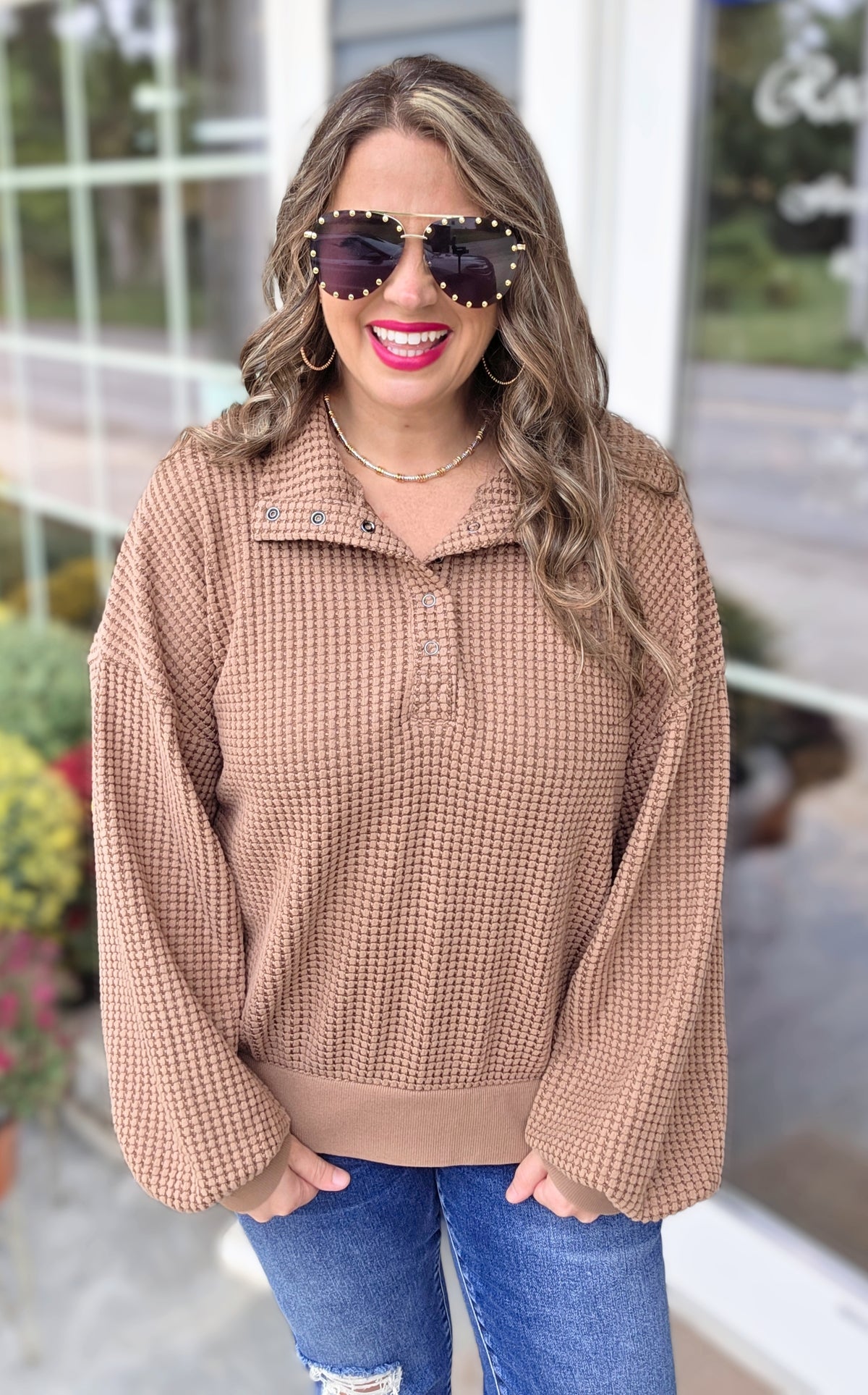 CHOCOLATE WAFFLE TEXTURE SNAP QUARTER KNIT TOP