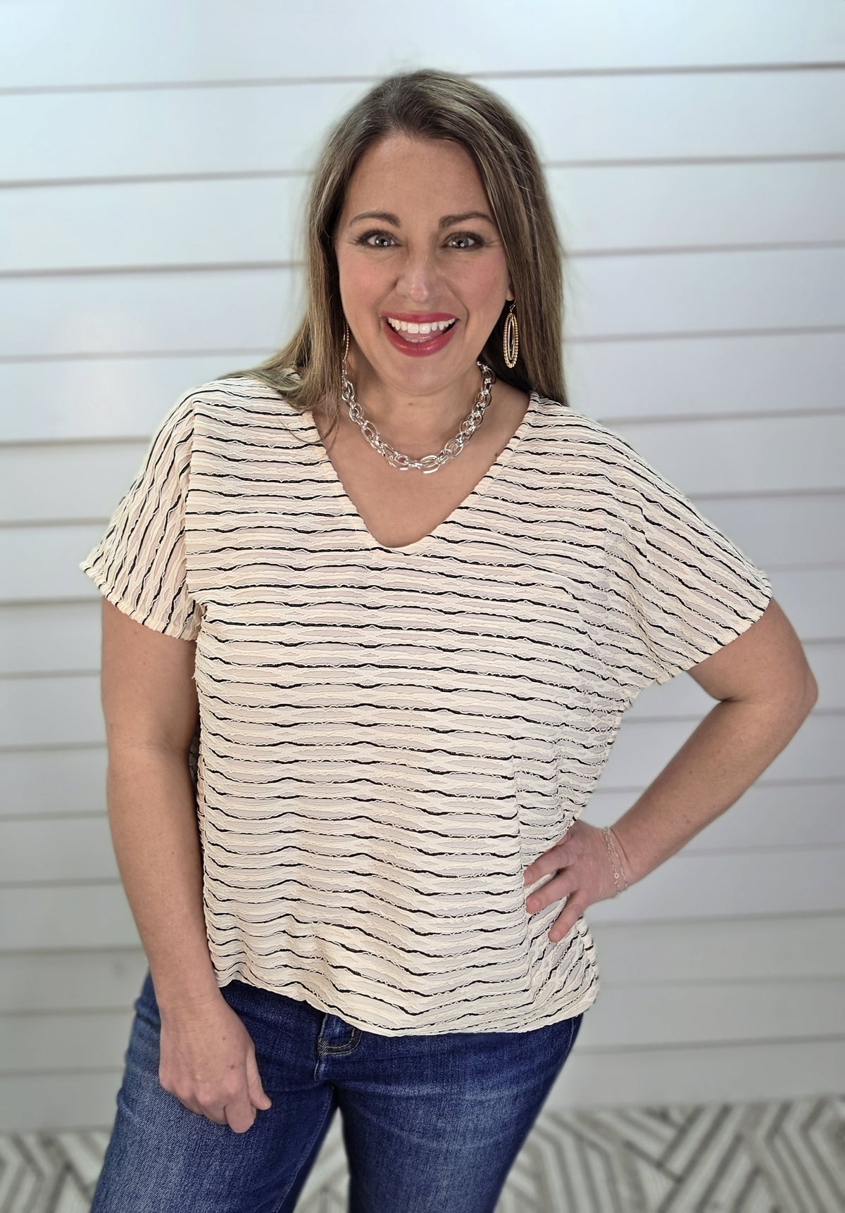 CREAM/BLACK TEXTURED V NECK OVERSIZED TOP