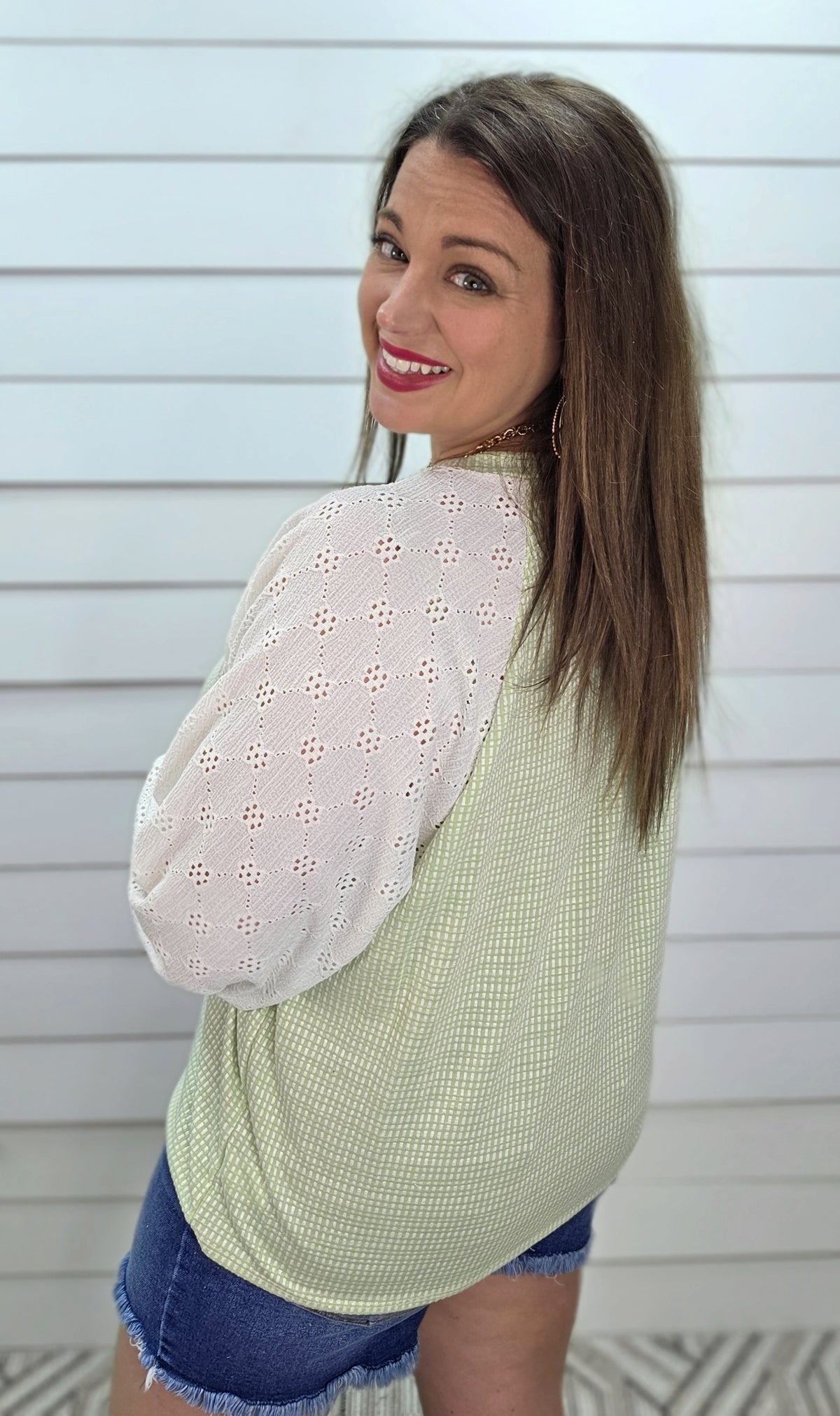 LT GREEN PRINTED KNIT TOP W/ CROCHET LACE SLEEVES
