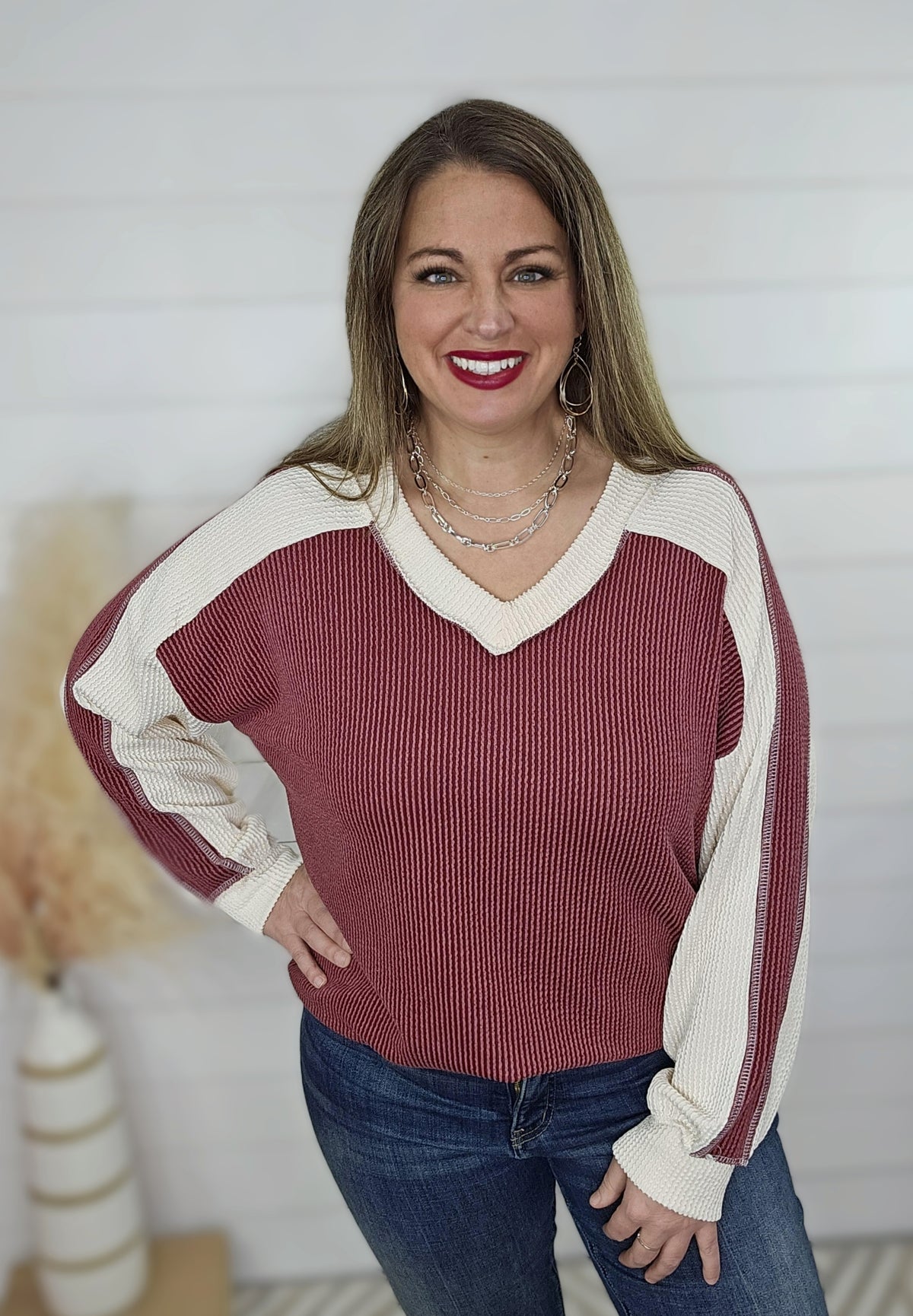 BURGUNDY RAISED RIBBED V NECK BLOCK TOP