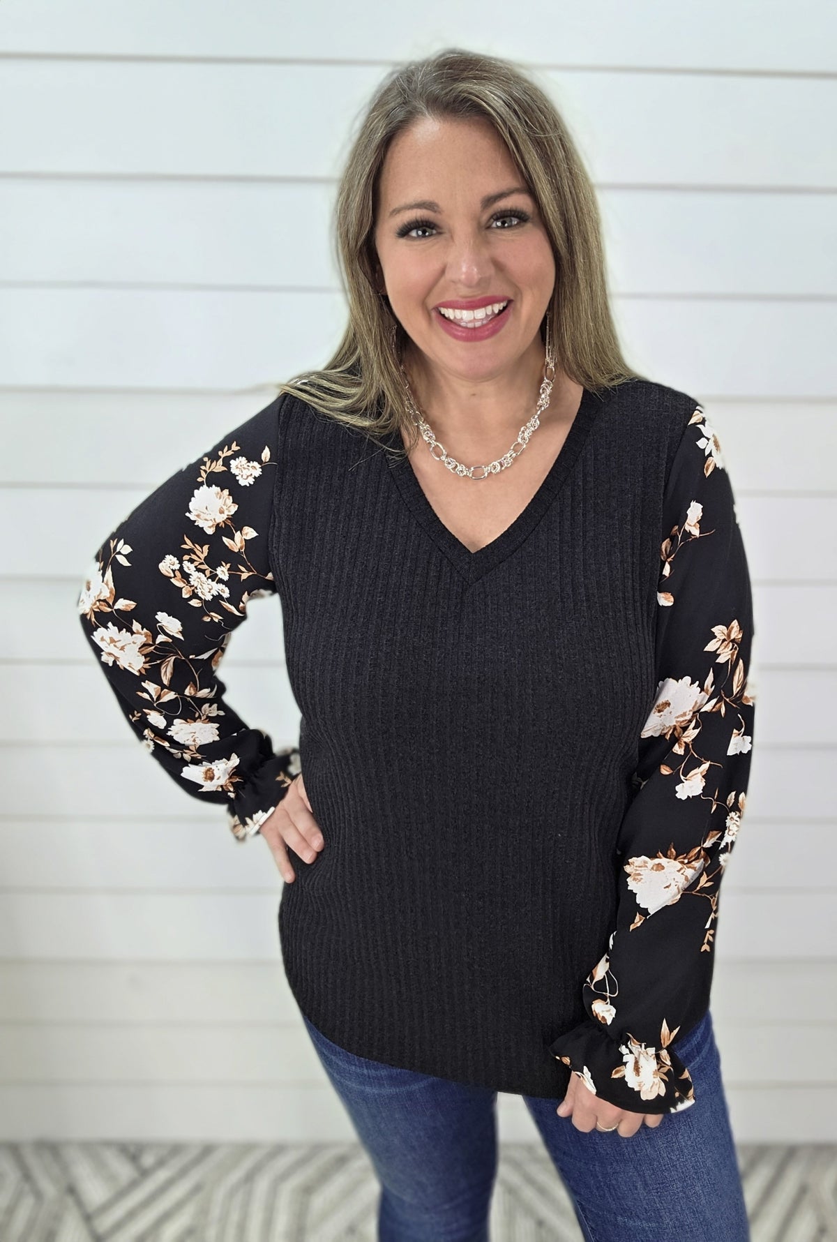 BLACK RIBBED V NECK / FLORAL CONTRAST SLEEVE TOP