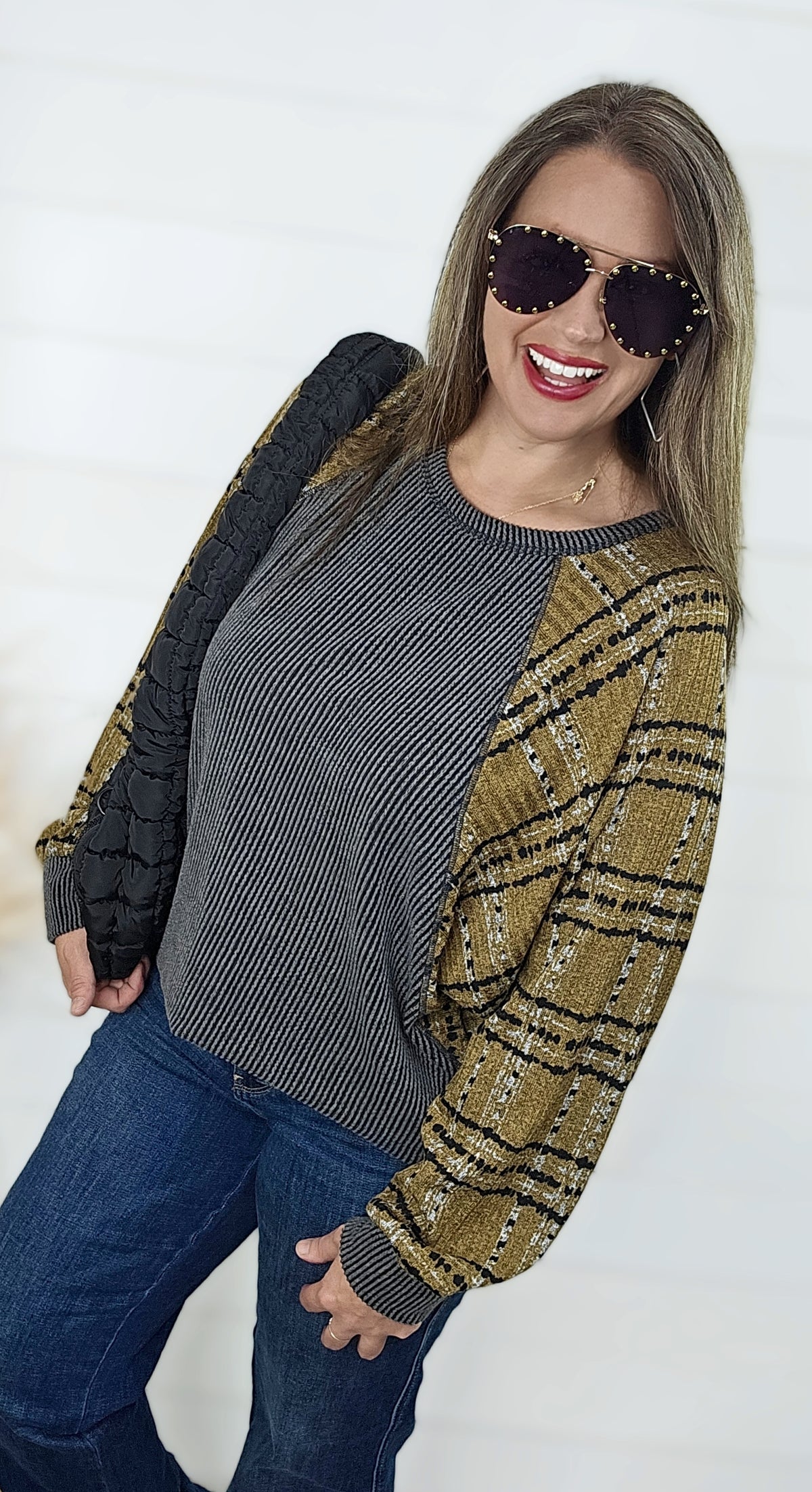 CHARCOAL RAISED RIBBED TOP W/ PLAID CONTRAST SLEEVES