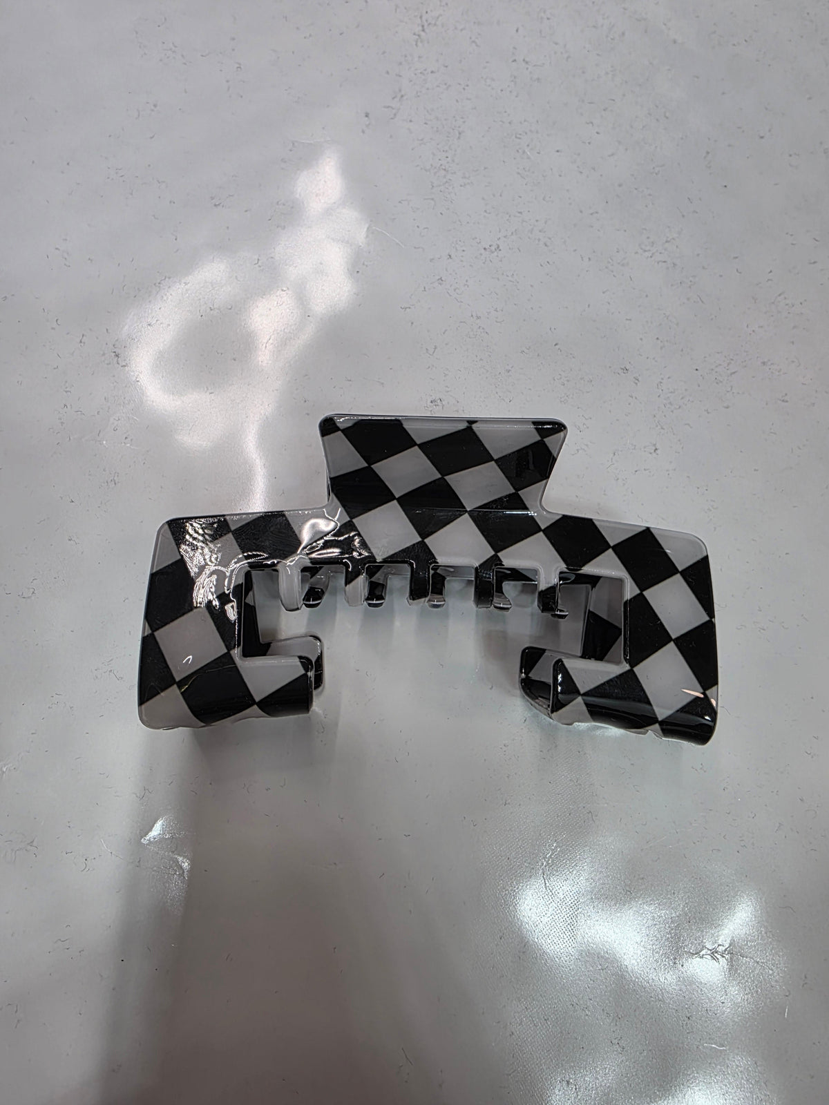BLACK LARGE CHECKERED HAT CLIP