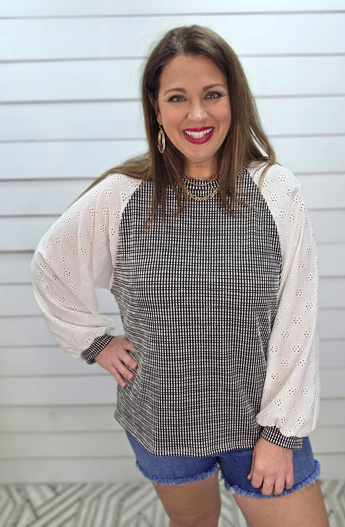 BLACK PRINTED KNIT TOP W/ CROCHET LACE SLEEVES