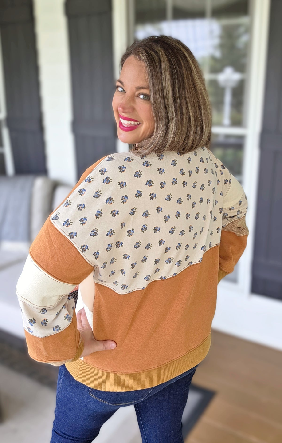 CAMEL COLORBLOCK FLORAL ACCENT PULLOVER