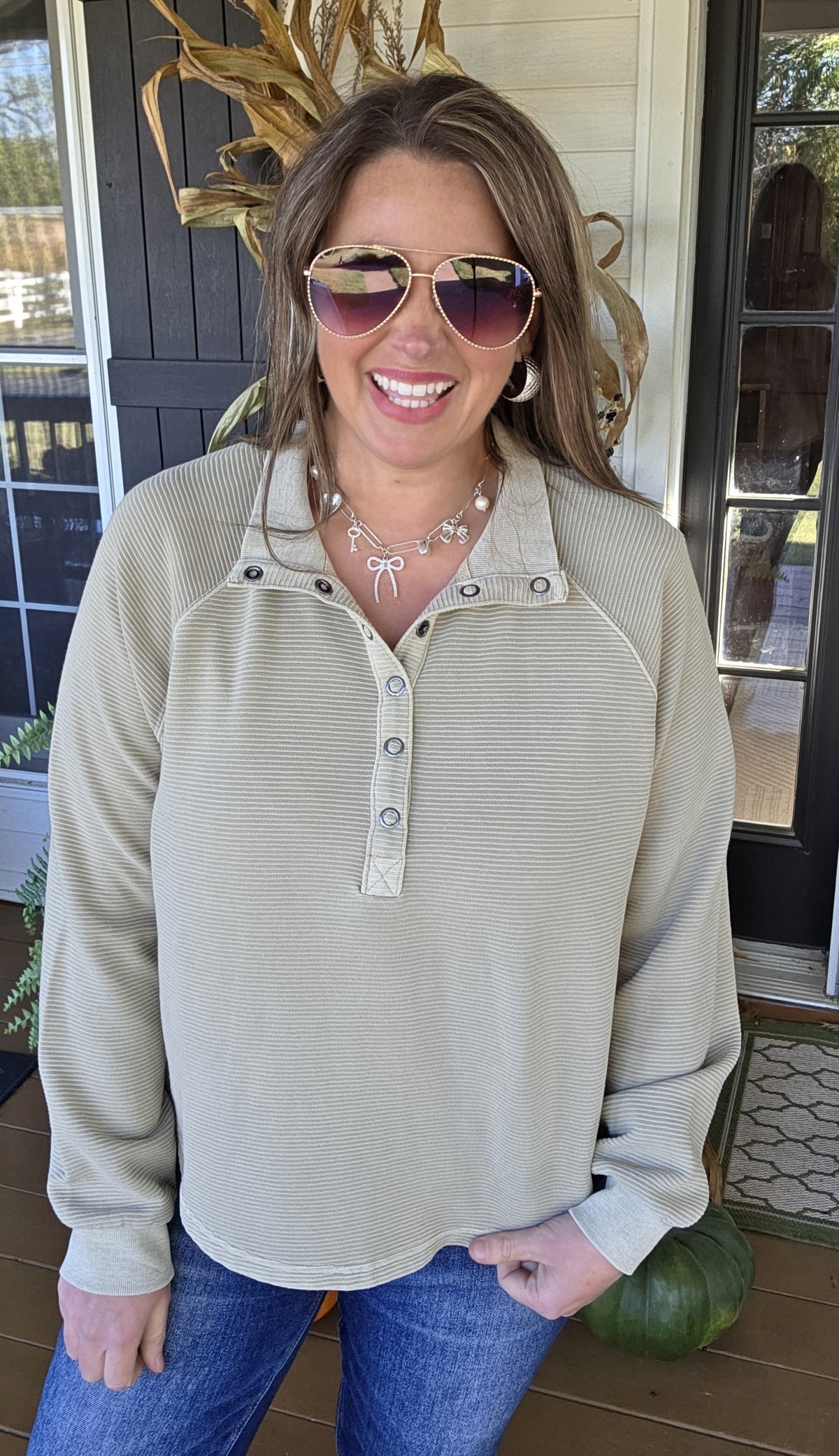 MOCHA HORTIZONTAL RIB TEXTURED SNAP BUTTON TOP