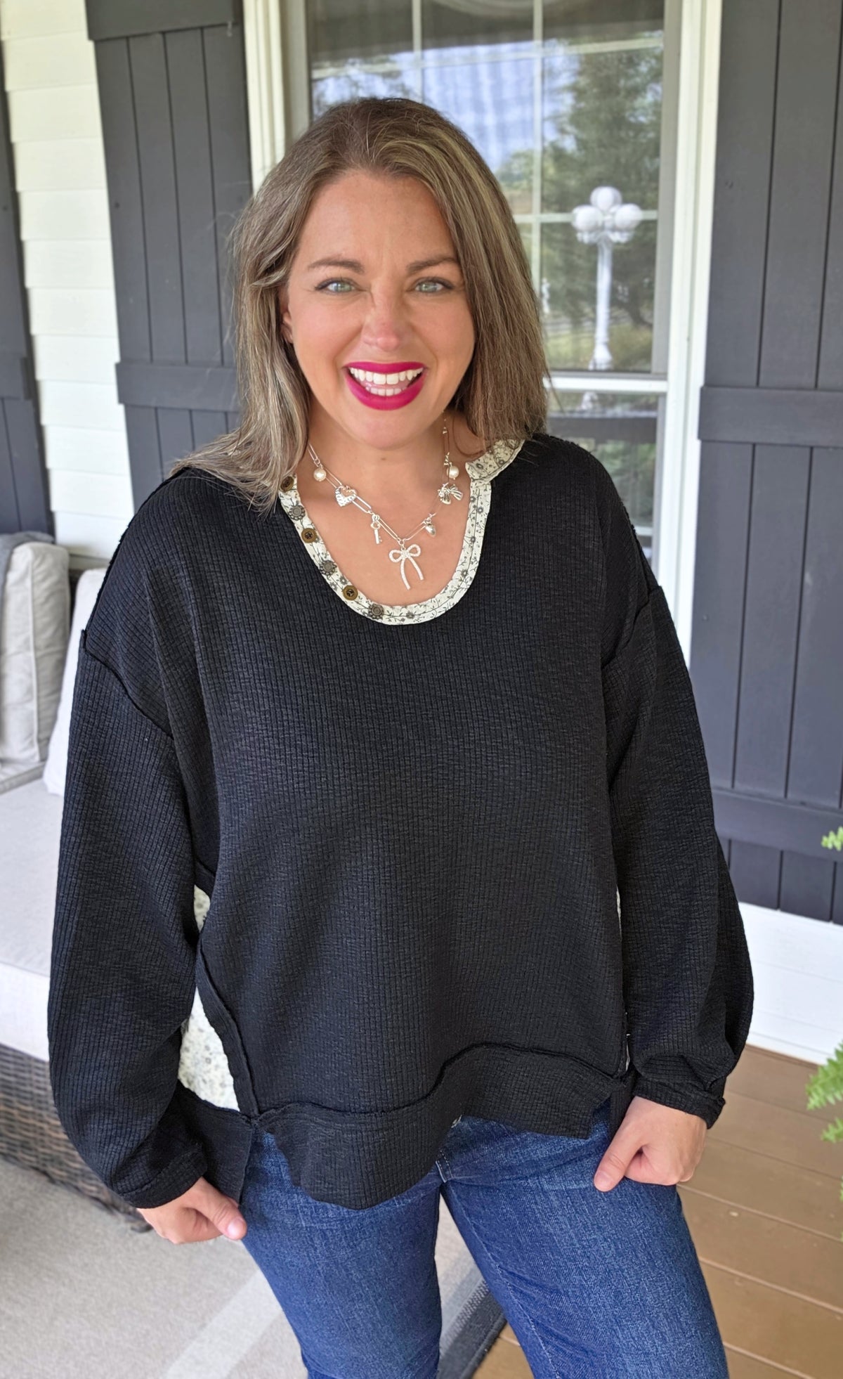 POL BLACK/FORAL CONTRAST OVERSIZED TOP W/ U SCOOP NECK AND BUTTON TRIM