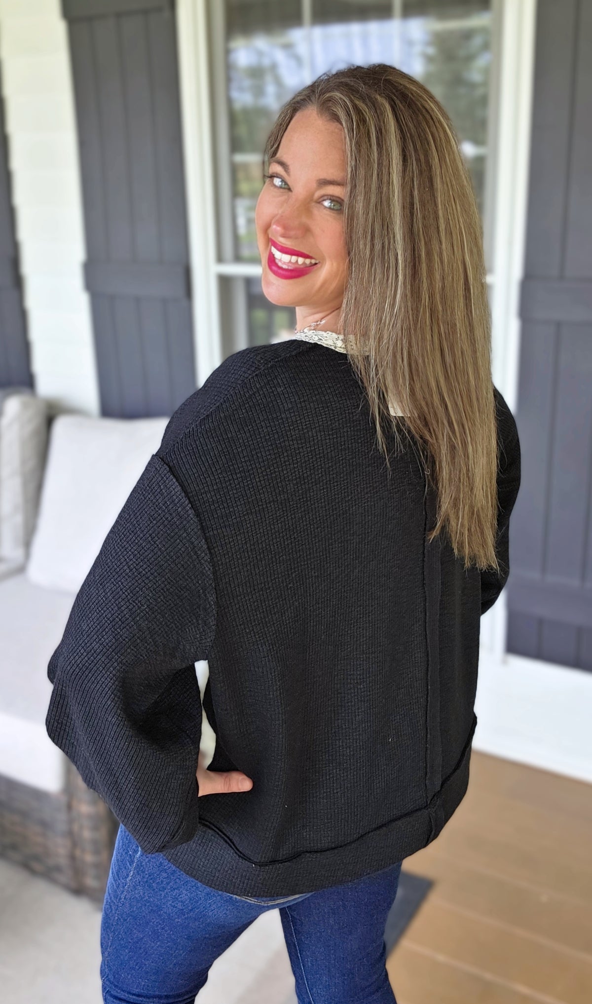 POL BLACK/FORAL CONTRAST OVERSIZED TOP W/ U SCOOP NECK AND BUTTON TRIM