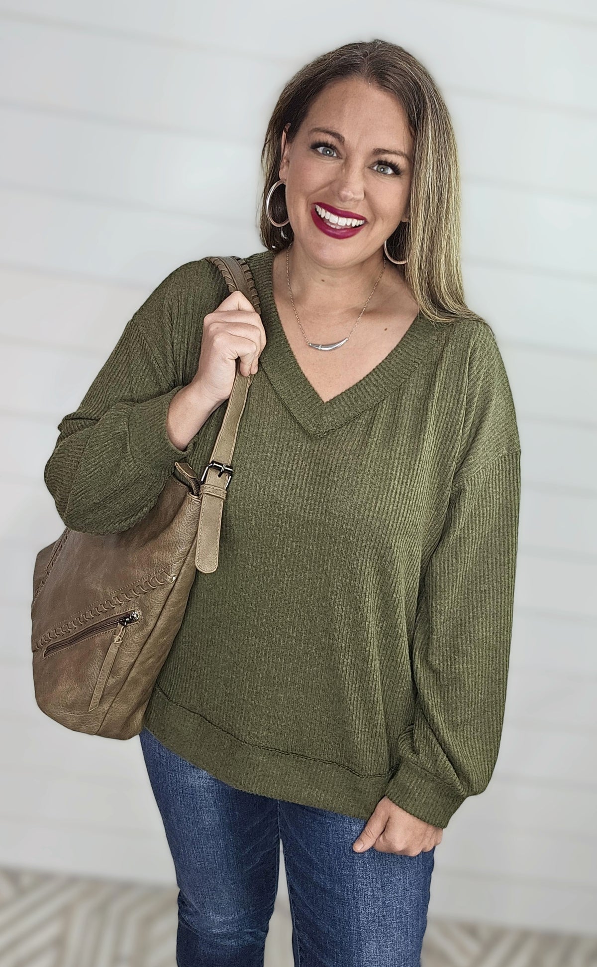 OLIVE BRUSHED RIB V NECK TOP