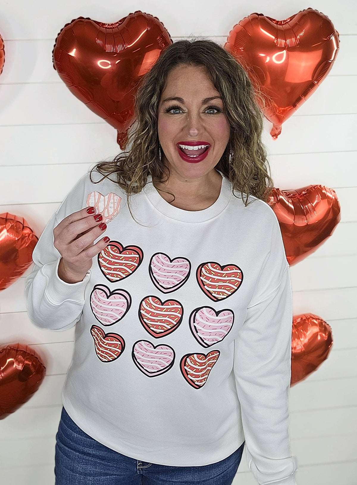 WHITE HEART GRAPHIC PULLOVER SWEATSHIRT