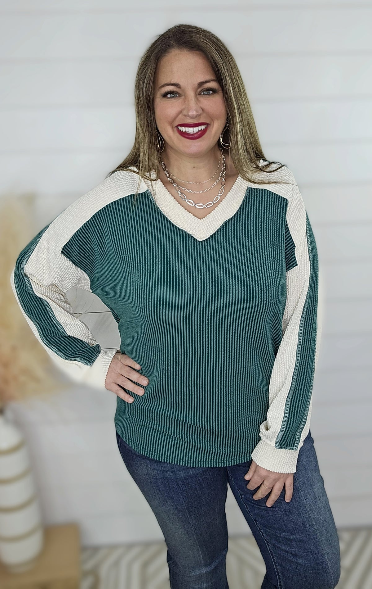 HUNTER RAISED RIBBED V NECK CONTRAST TOP