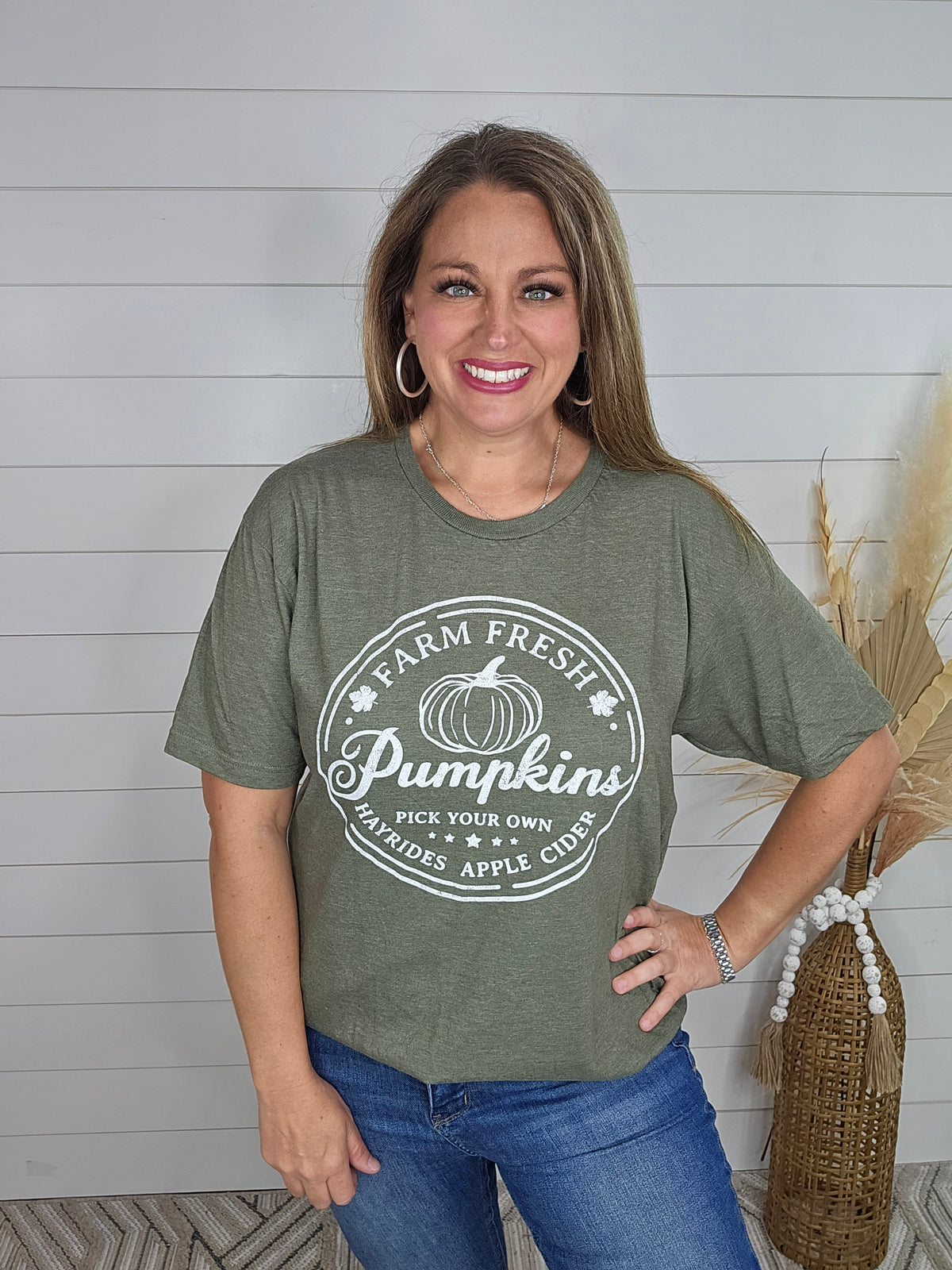 OLIVE FARM FRESH PUMPKIN GRAPHIC TEE