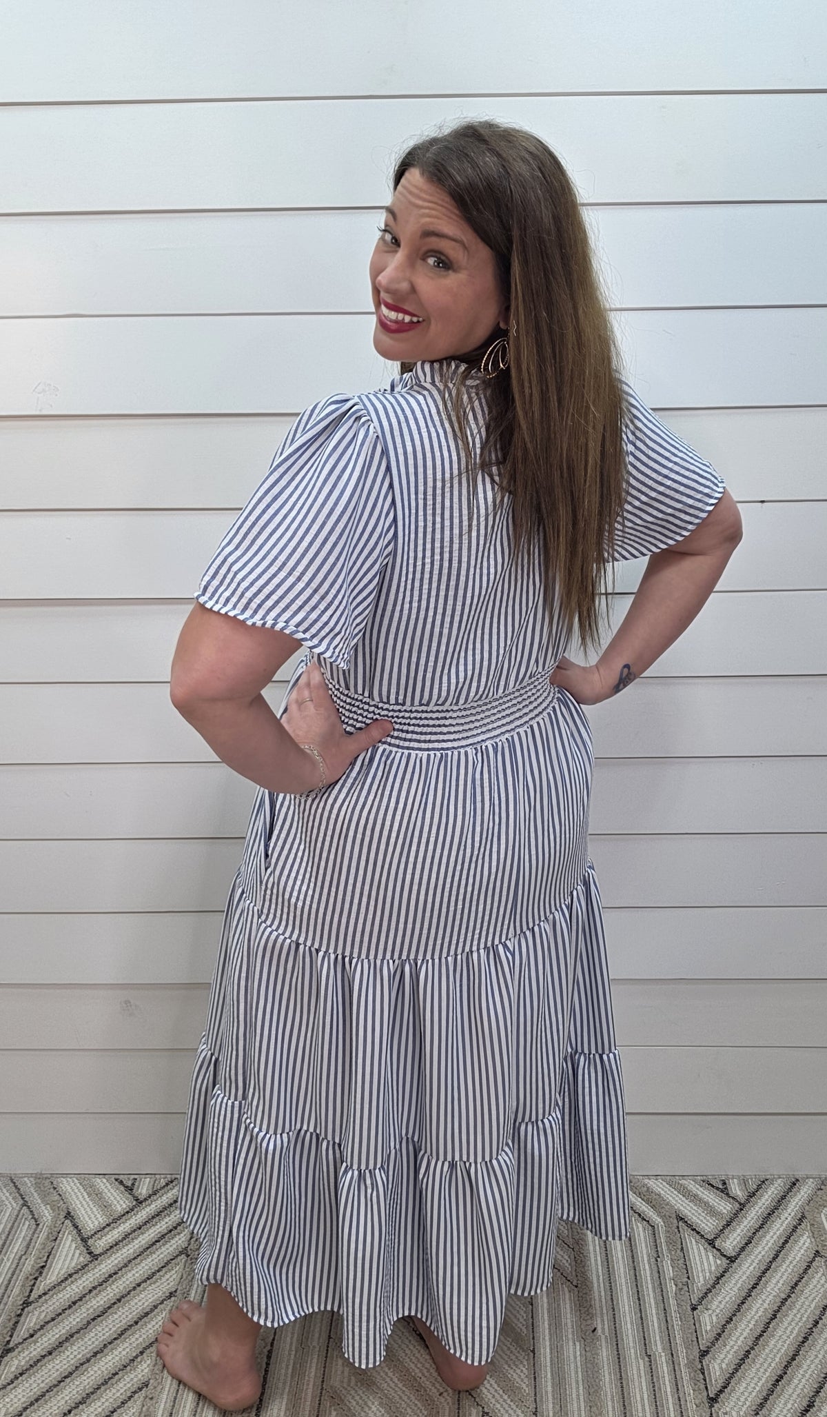 IVORY/NAVY VERTICAL STRIPED ELASTIC WAIST V NECK DRESS