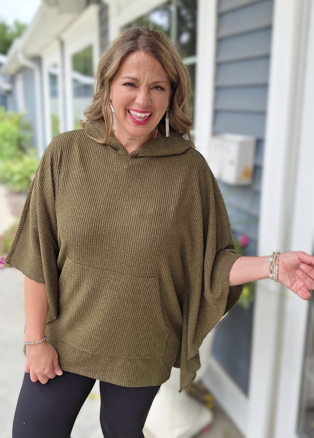 DEAR SCARLETT HORIZON PONCHO HOODIE - OLIVE