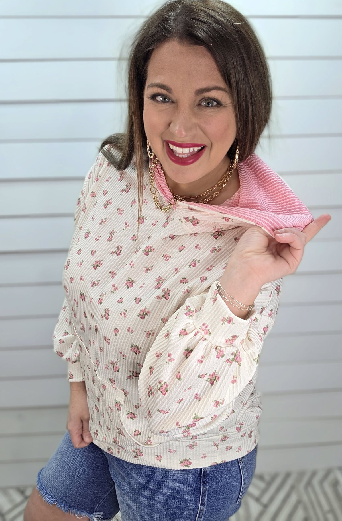 WHITE/PINK PETITE FLORAL RAISED RIBBED LIGHT WEIGHT HOODIE