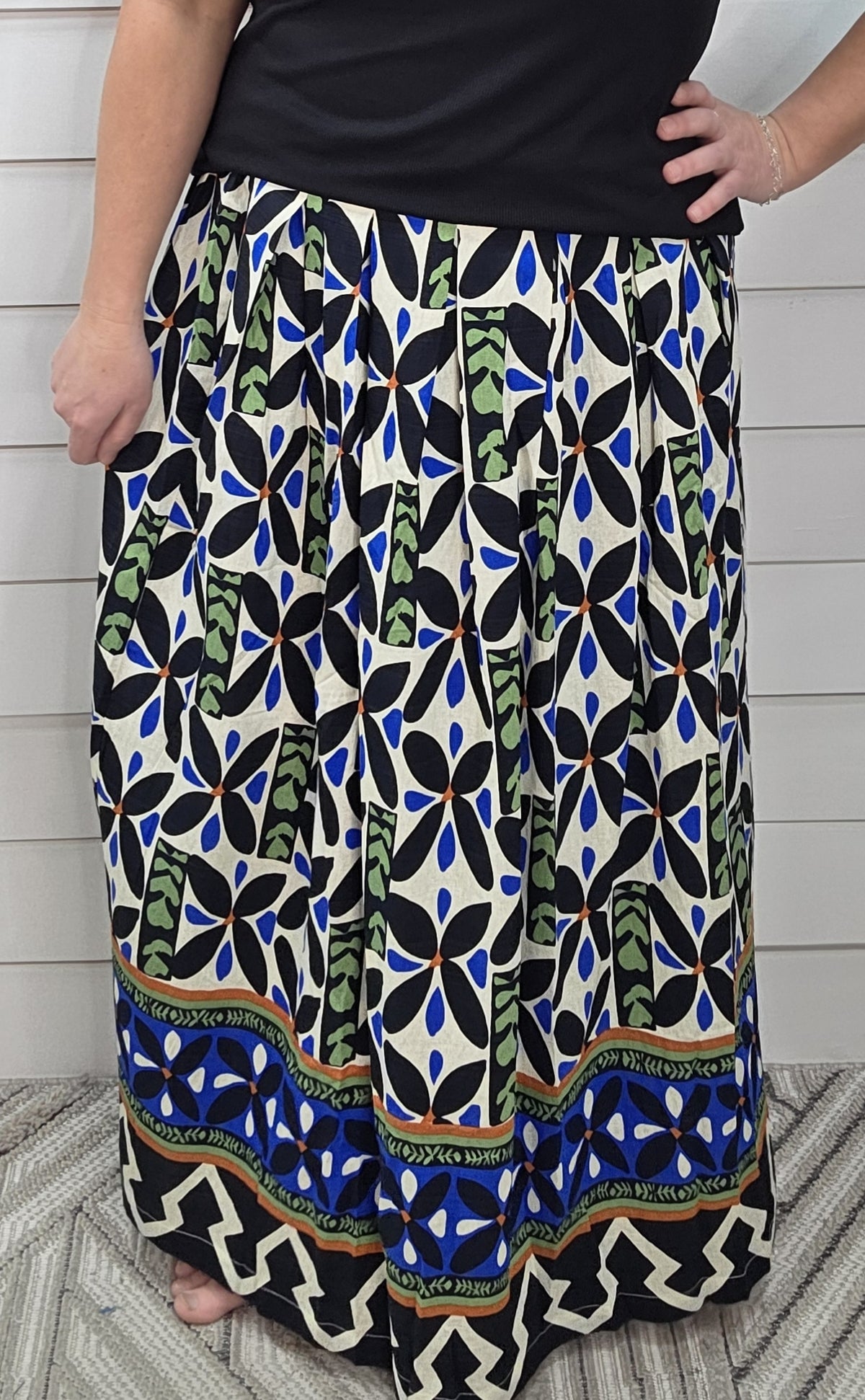 BLACK/BLUE PRINTED ELASTIC WAIST MAXI SKIRT