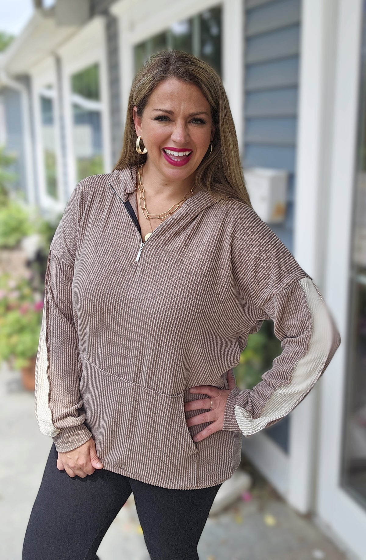 COCO RAISED RIBBED QUARTER ZIP HOODIE W/ COLORBLOCK SLEEVE