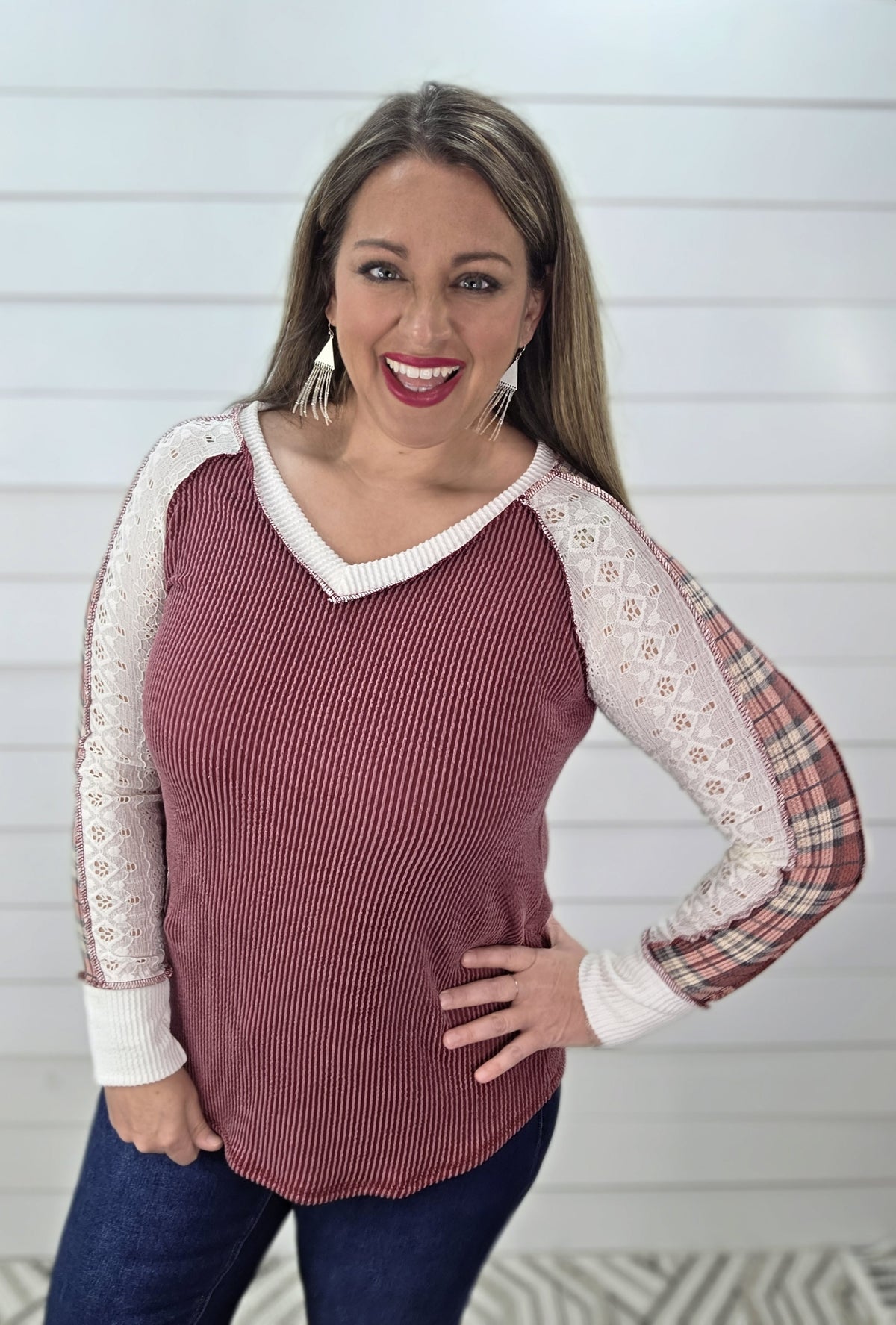 BURGUNDY LACE/PLAID CONTAST SLEEVE RAISED RIBBED TOP