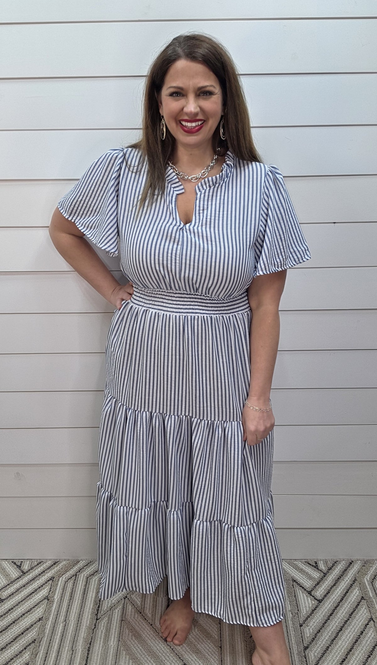 IVORY/NAVY VERTICAL STRIPED ELASTIC WAIST V NECK DRESS M