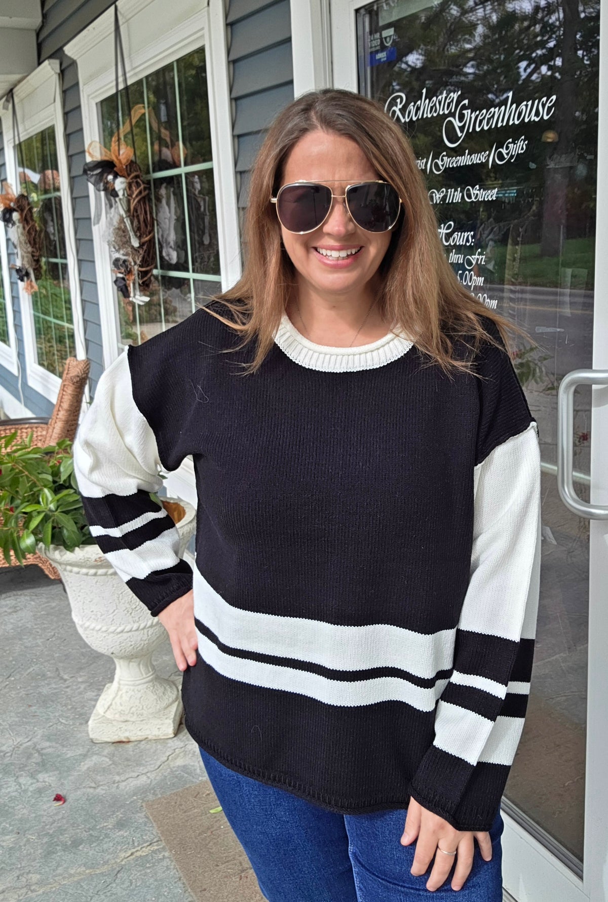 BLACK/WHITE CONTAST OVERSIZED KNIT SWEATER