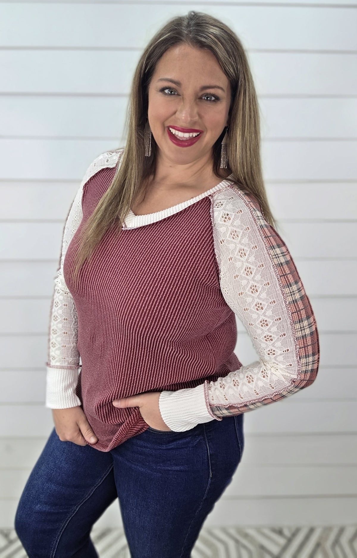 BURGUNDY LACE/PLAID CONTAST SLEEVE RAISED RIBBED TOP