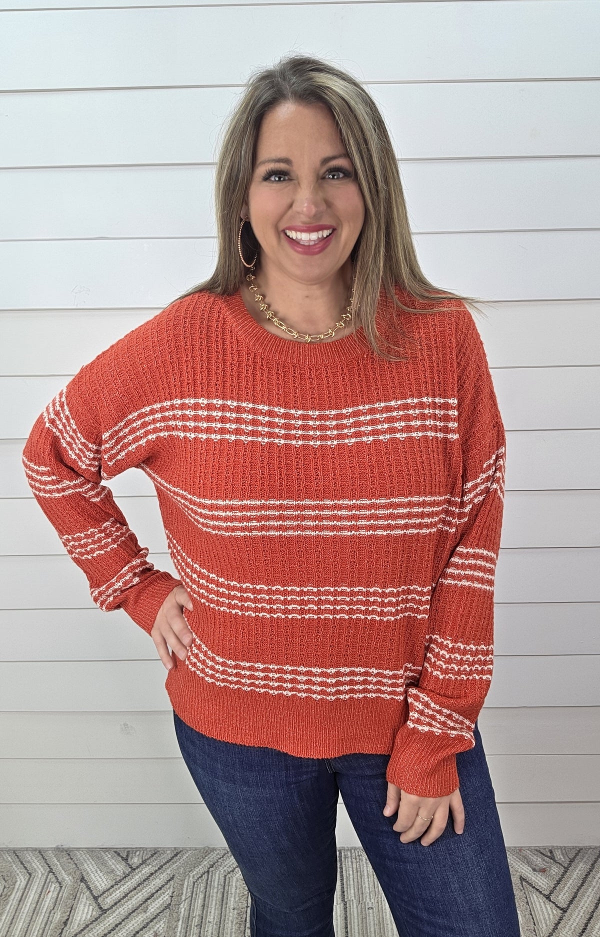 RED/CREAM TEXTURED STRIPED KNIT SWEATER