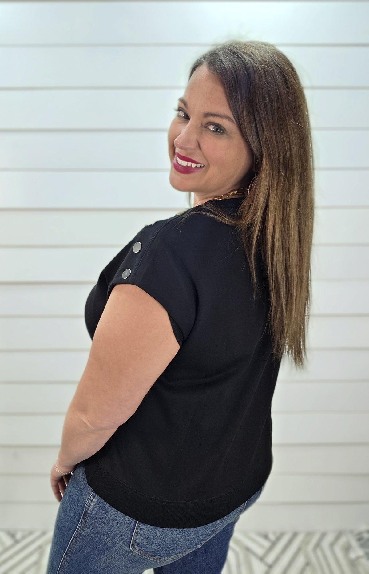 BLACK CAP SLEEVE KNIT TOP W/ BUTTON DETAIL