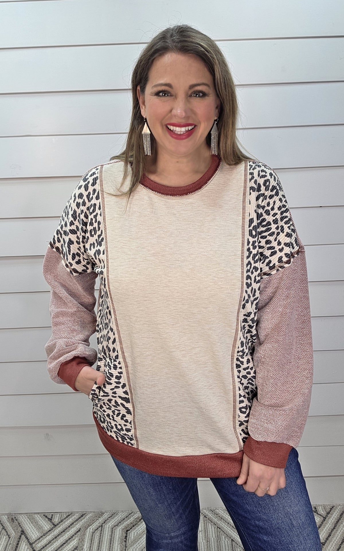 BURGUNDY LEOPARD CONTRAST KNIT TOP W SIDE POCKETS