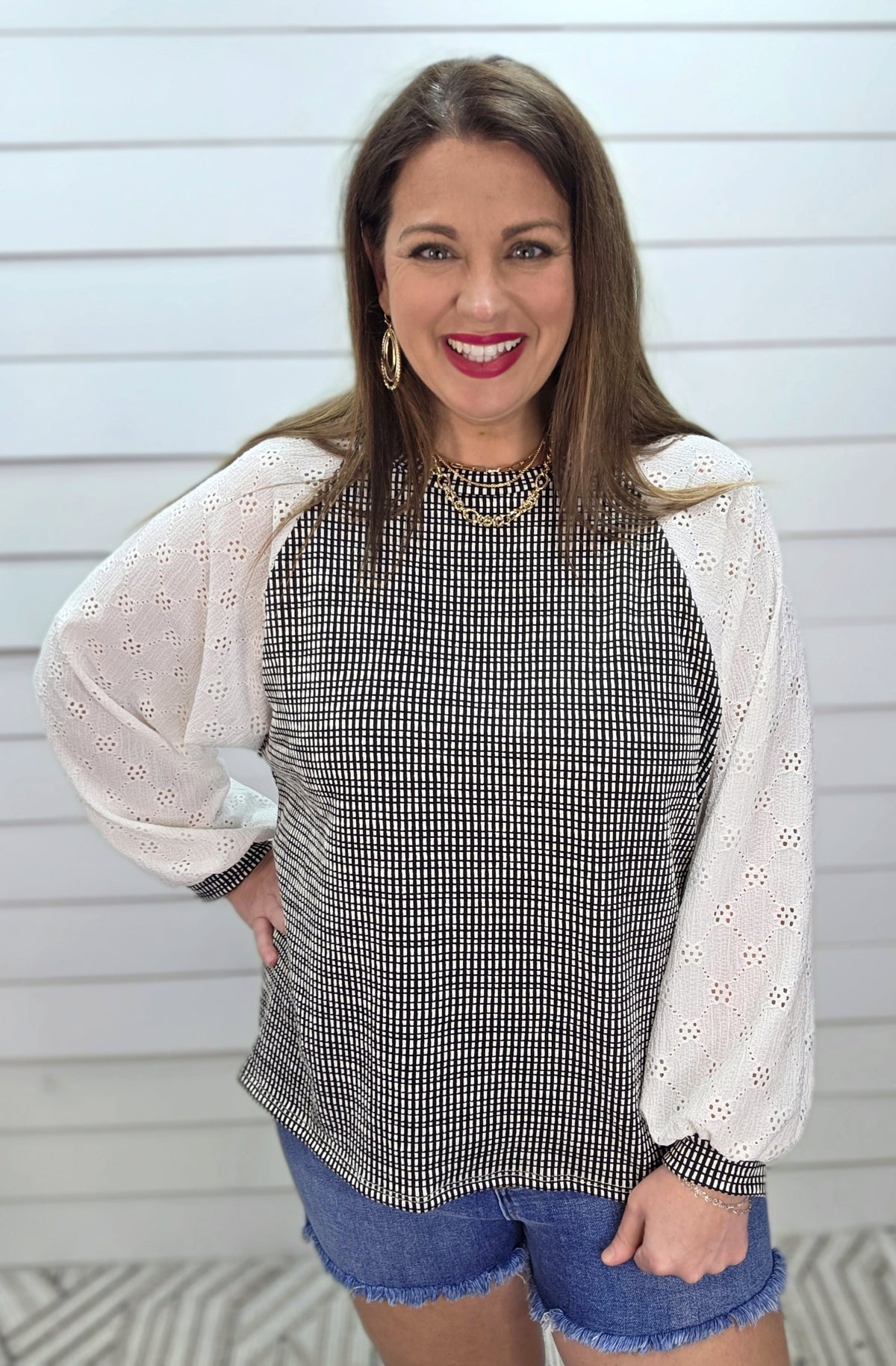 BLACK PRINTED KNIT TOP W/ CROCHET LACE SLEEVES
