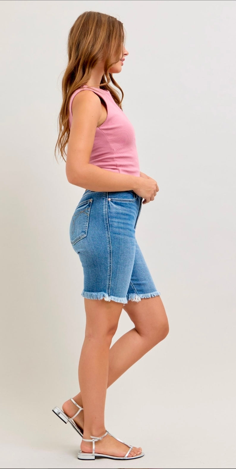 JUDY BLUE FRAY HEM BERMUDA