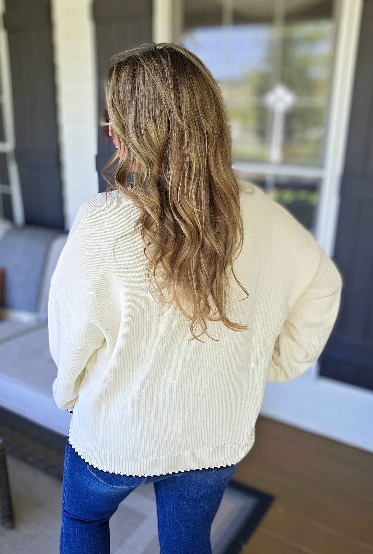 CREAM/BLACK STITCH PULLOVER SWEATER