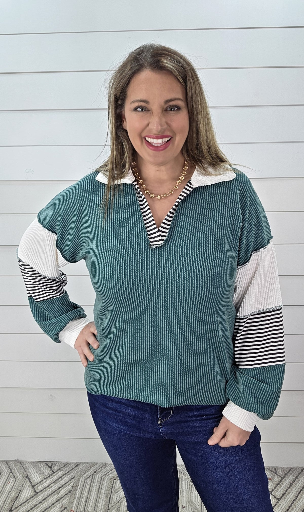 HUNTER GREEN RAISED RIBBED CONTRAST KNIT TOP W/ LAY DOWN COLLAR