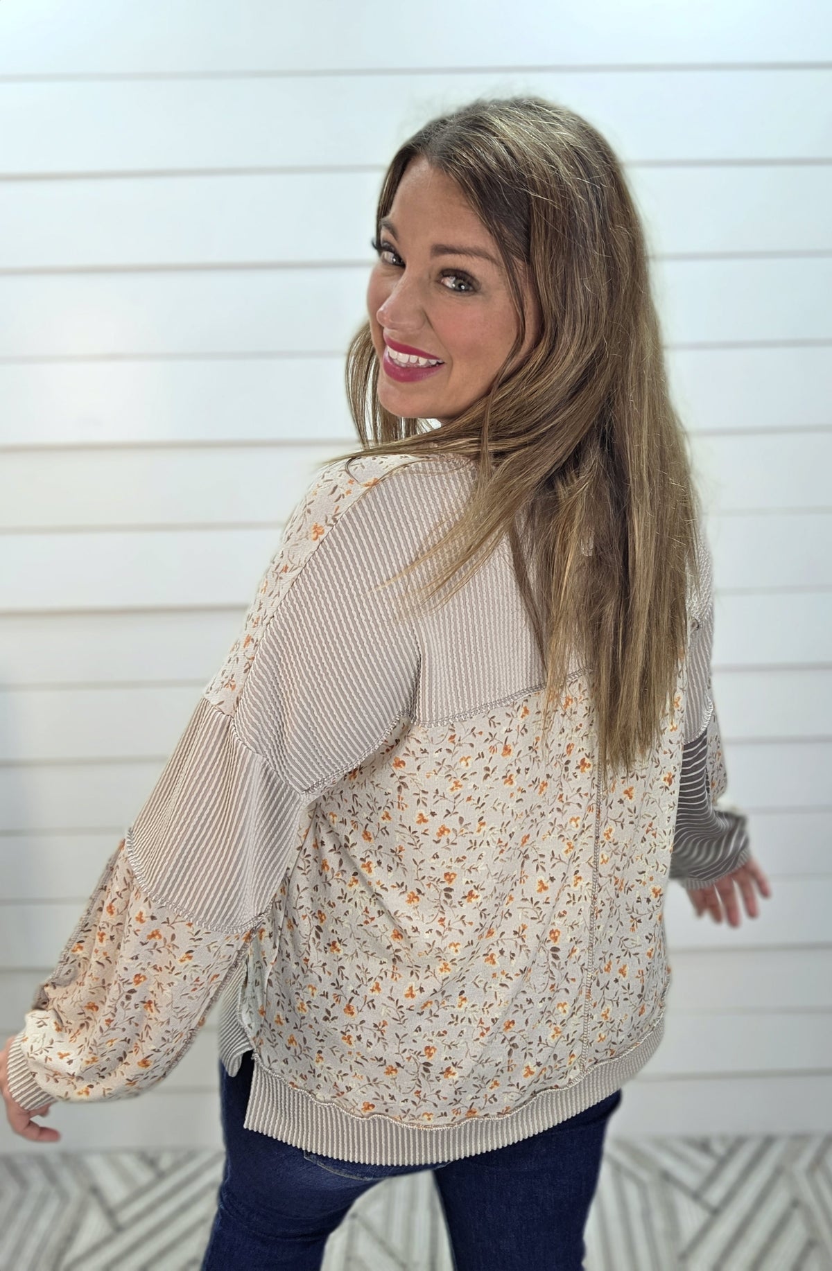 BROWN/TAUPE FORAL/STRIPED CONTRAST KNIT TOP