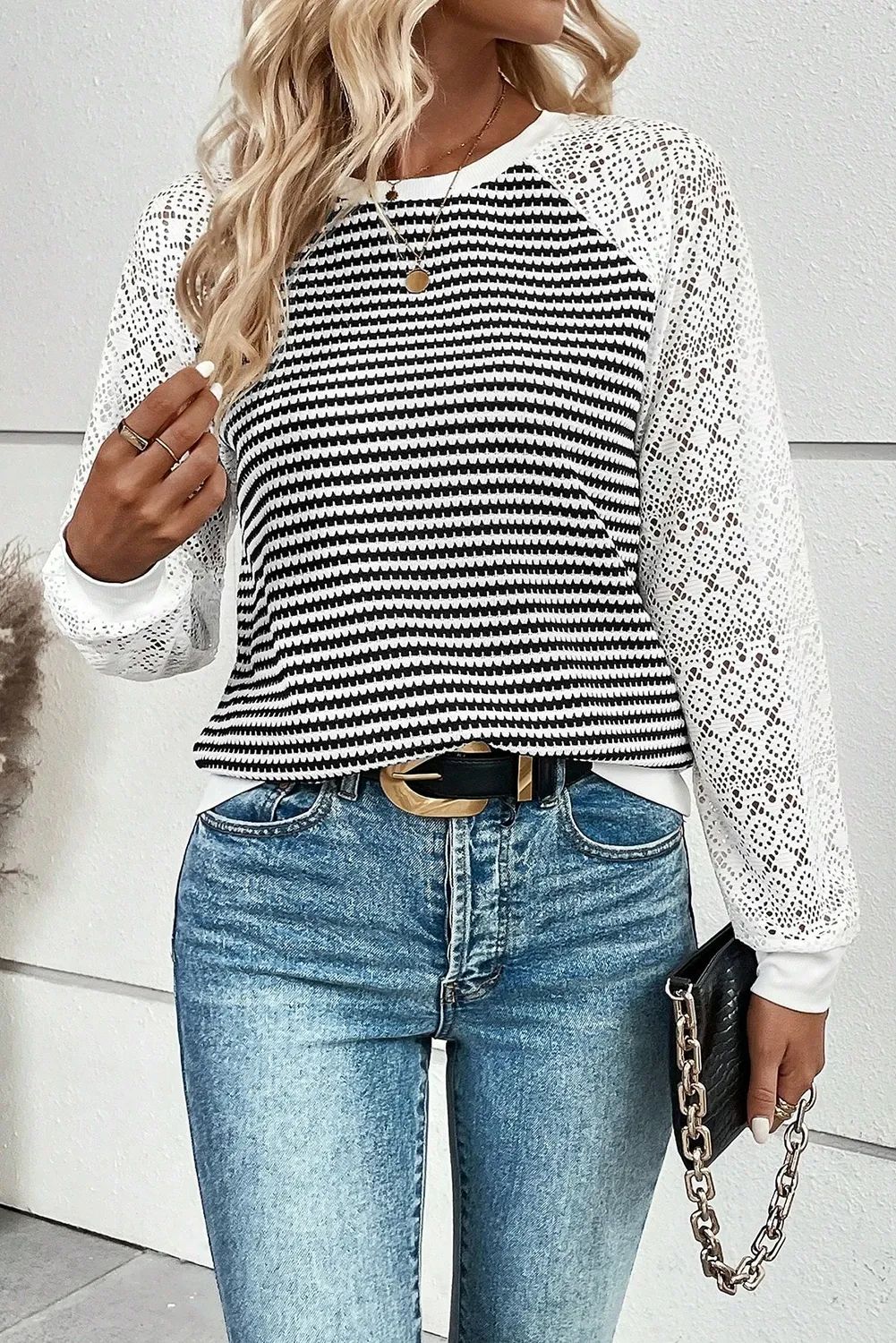 BLACK/WHITE KNIT TOP W/ WHITE LACE SLEEVES