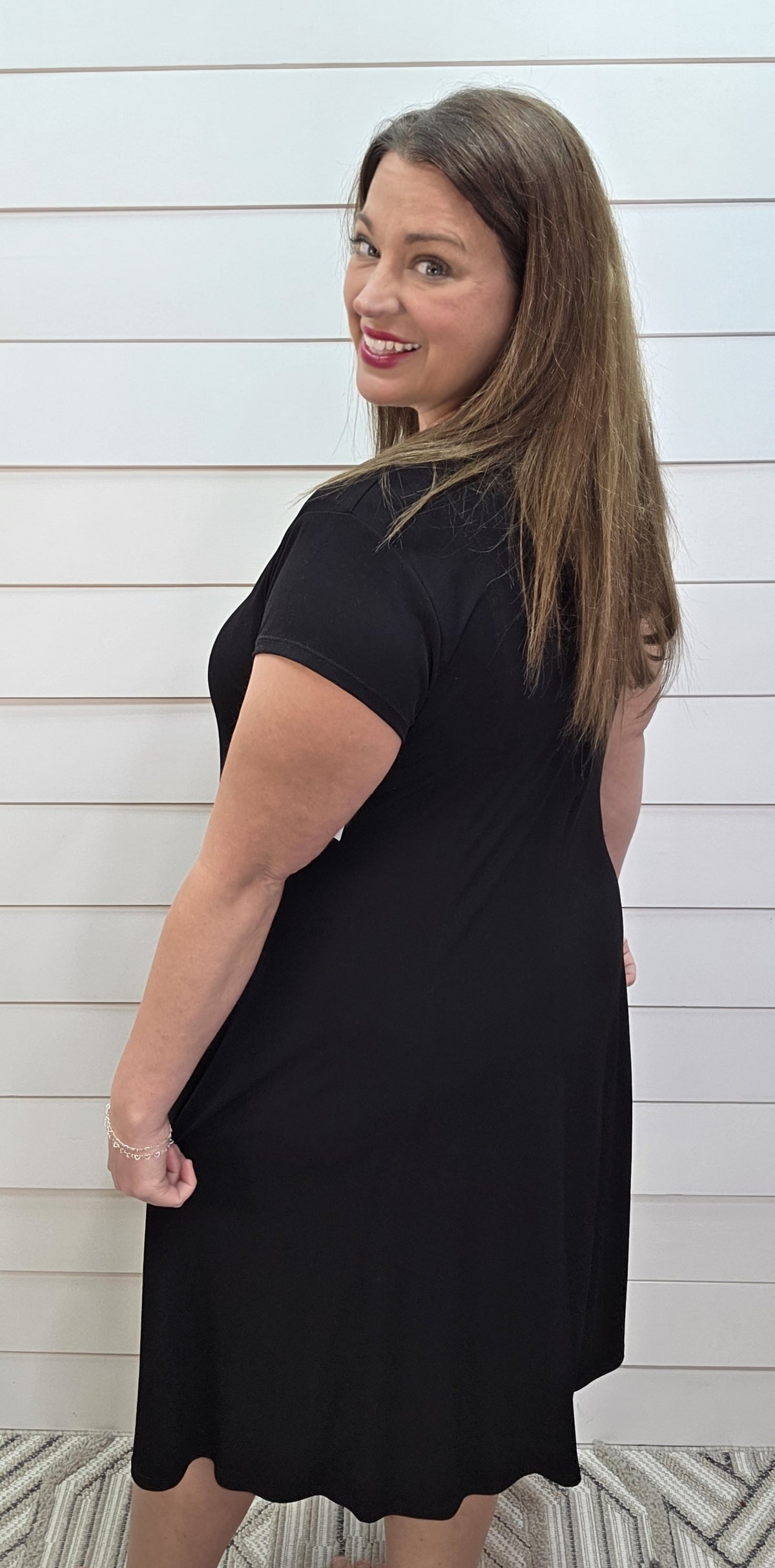 BLACK NOTCH NECK LINE SHORT SLEEVE DRESS