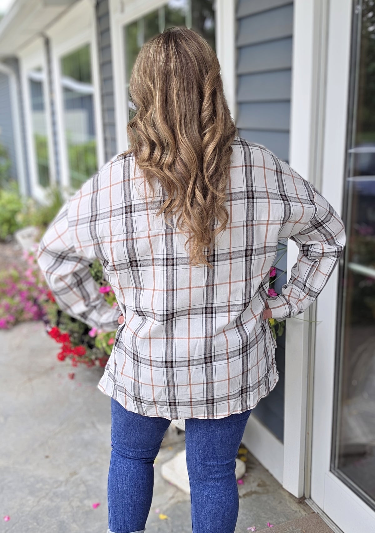 WHITE/CAMEL/BLACK V NECK PLAID TOP
