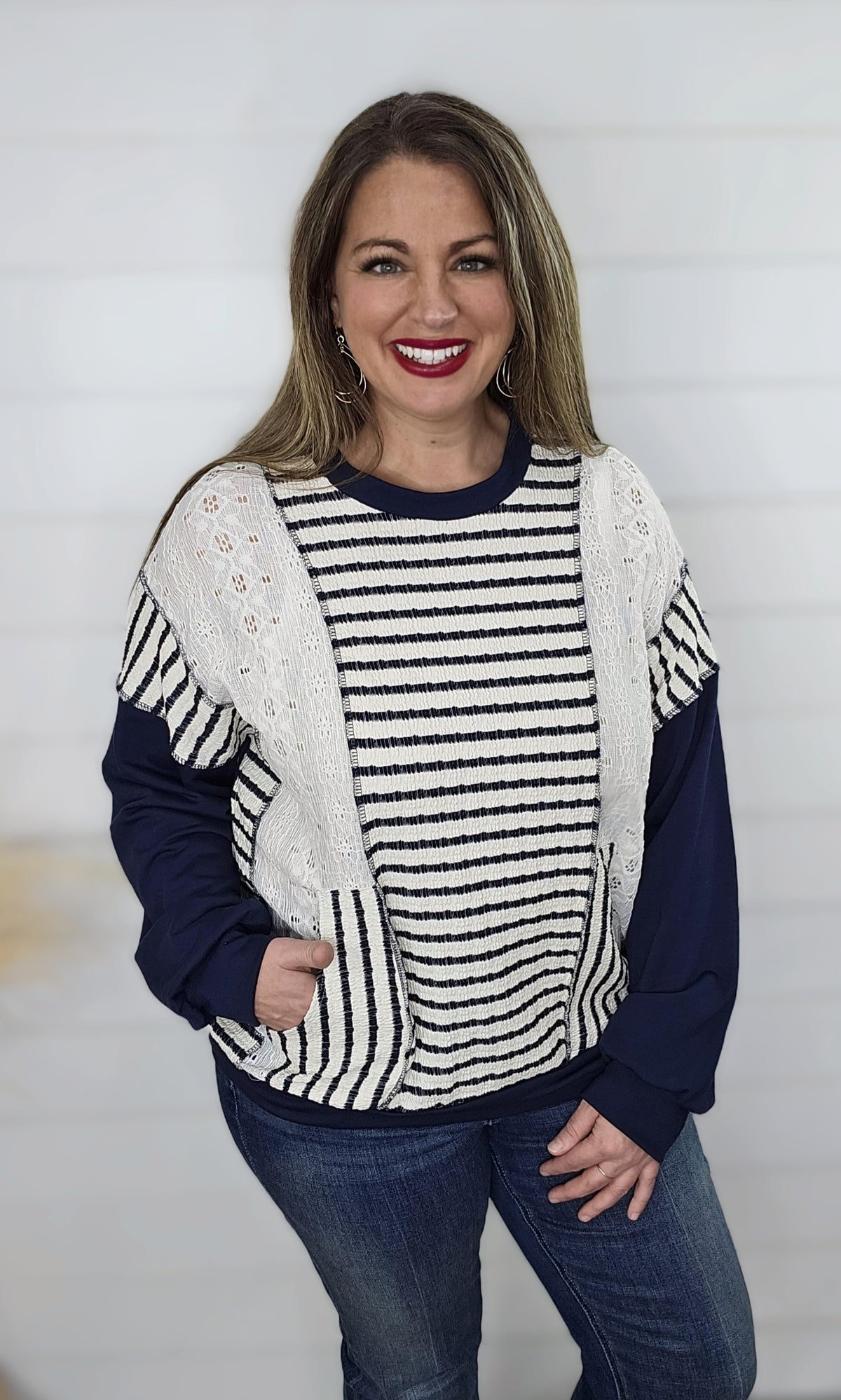 NAVY CONTRAST STRIPED COLORBLOCK LACE PULLOVER