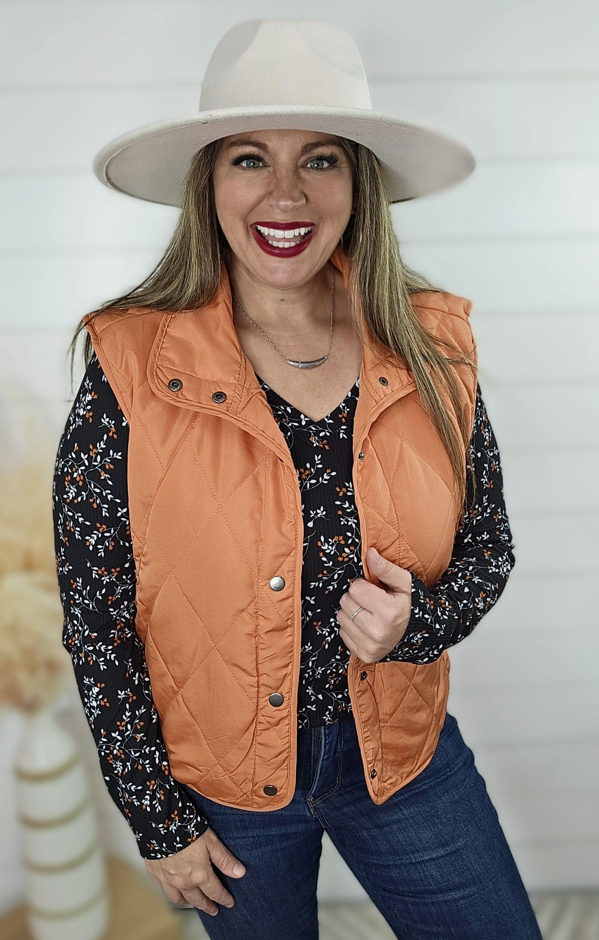 BLACK RIBBED TEXTURED RUST FLORAL V NECK TOP