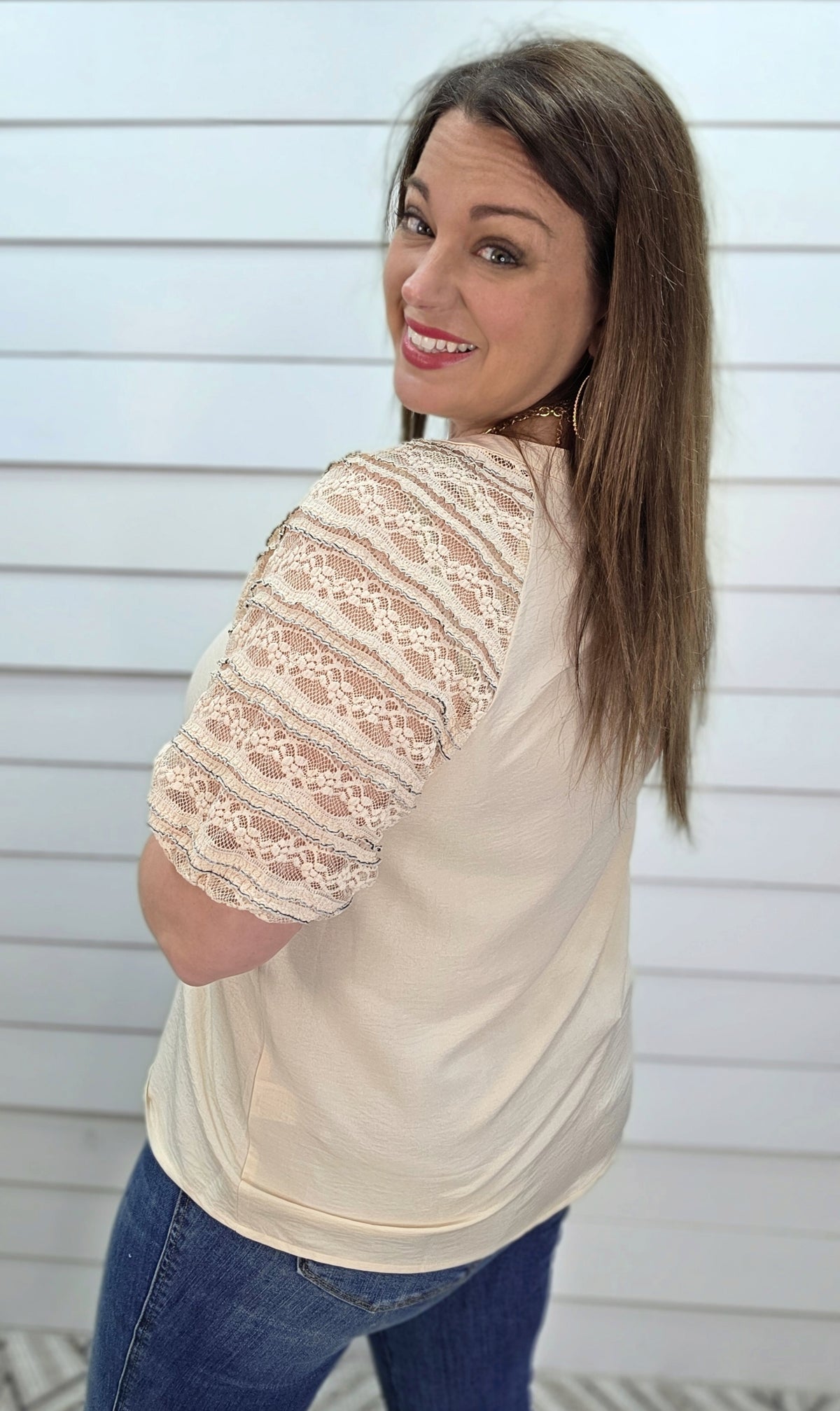 TAUPE WOVEN TOP W/ LACE TRIM SLEEVES