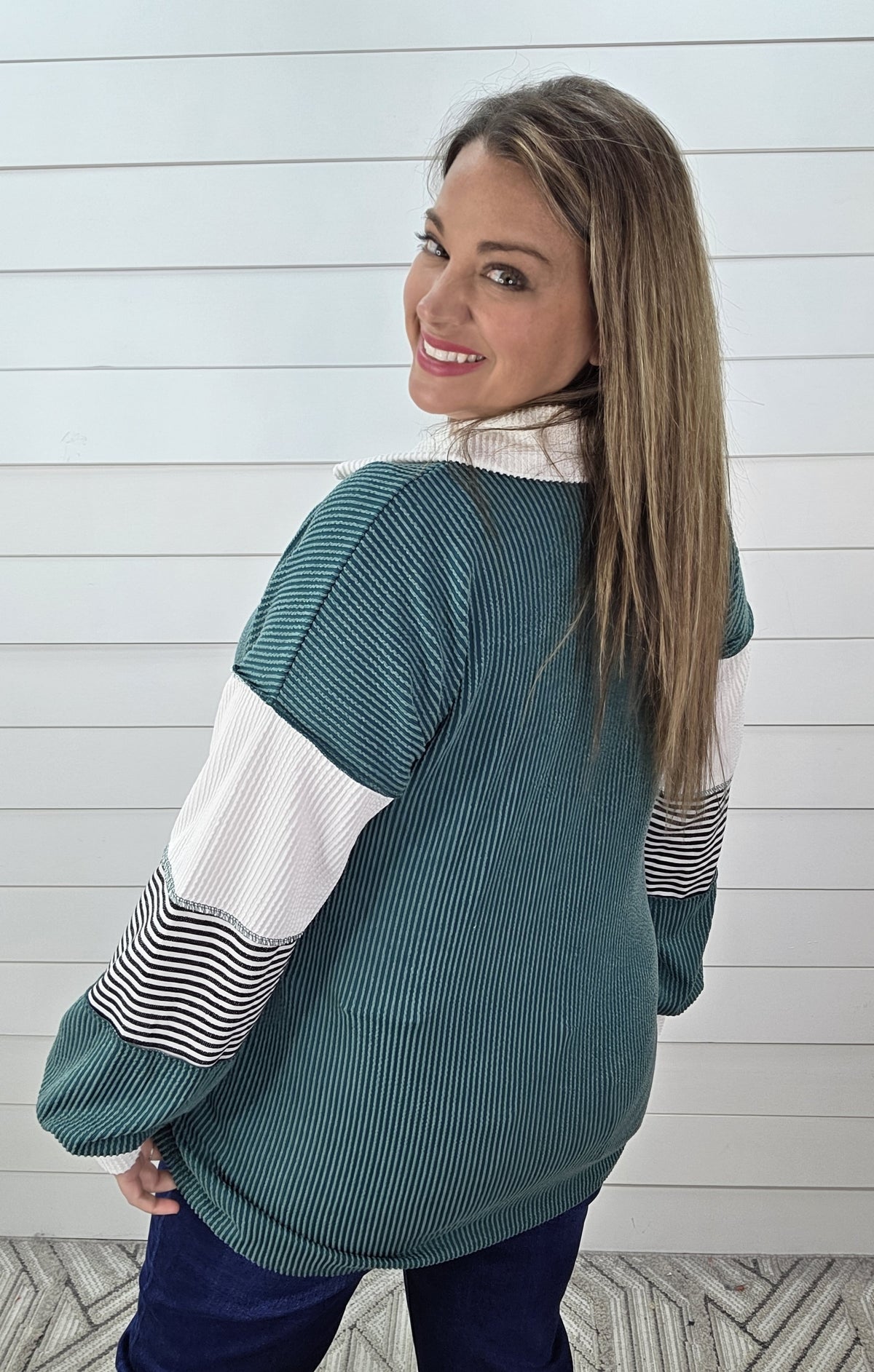 HUNTER GREEN RAISED RIBBED CONTRAST KNIT TOP W/ LAY DOWN COLLAR