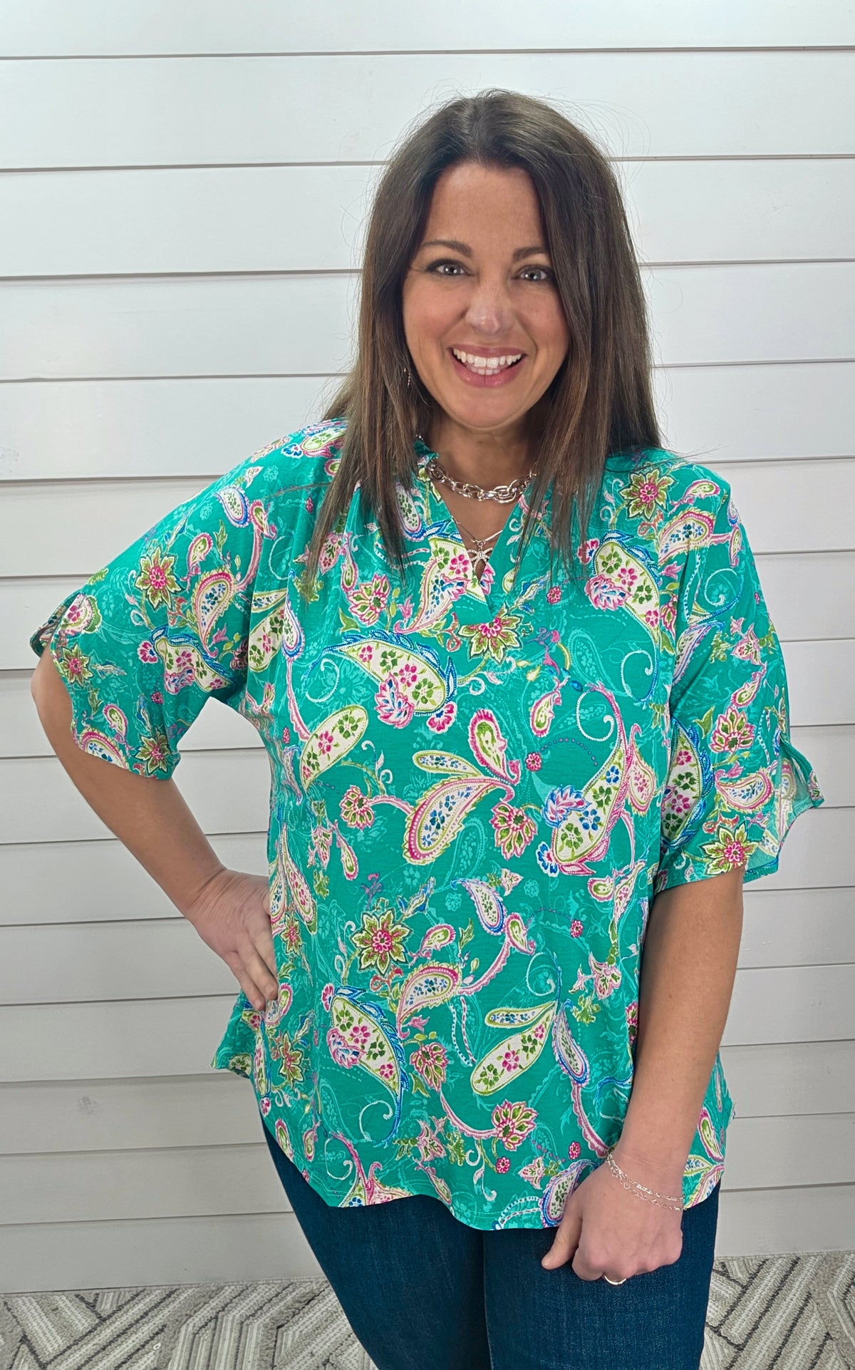 DEAR SCARLETT BREEZE SPLIT SLEEVE TOP - EMERALD PAISLEY PRINT