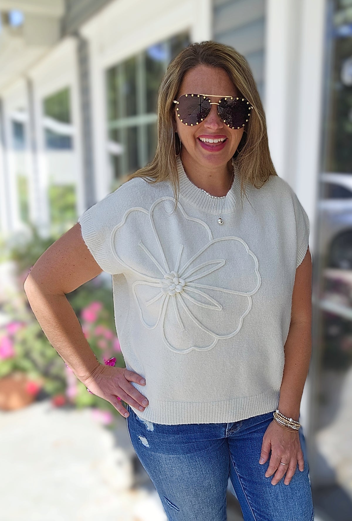 WHITE 3D LARGE FLORAL KNIT SWEATER VEST