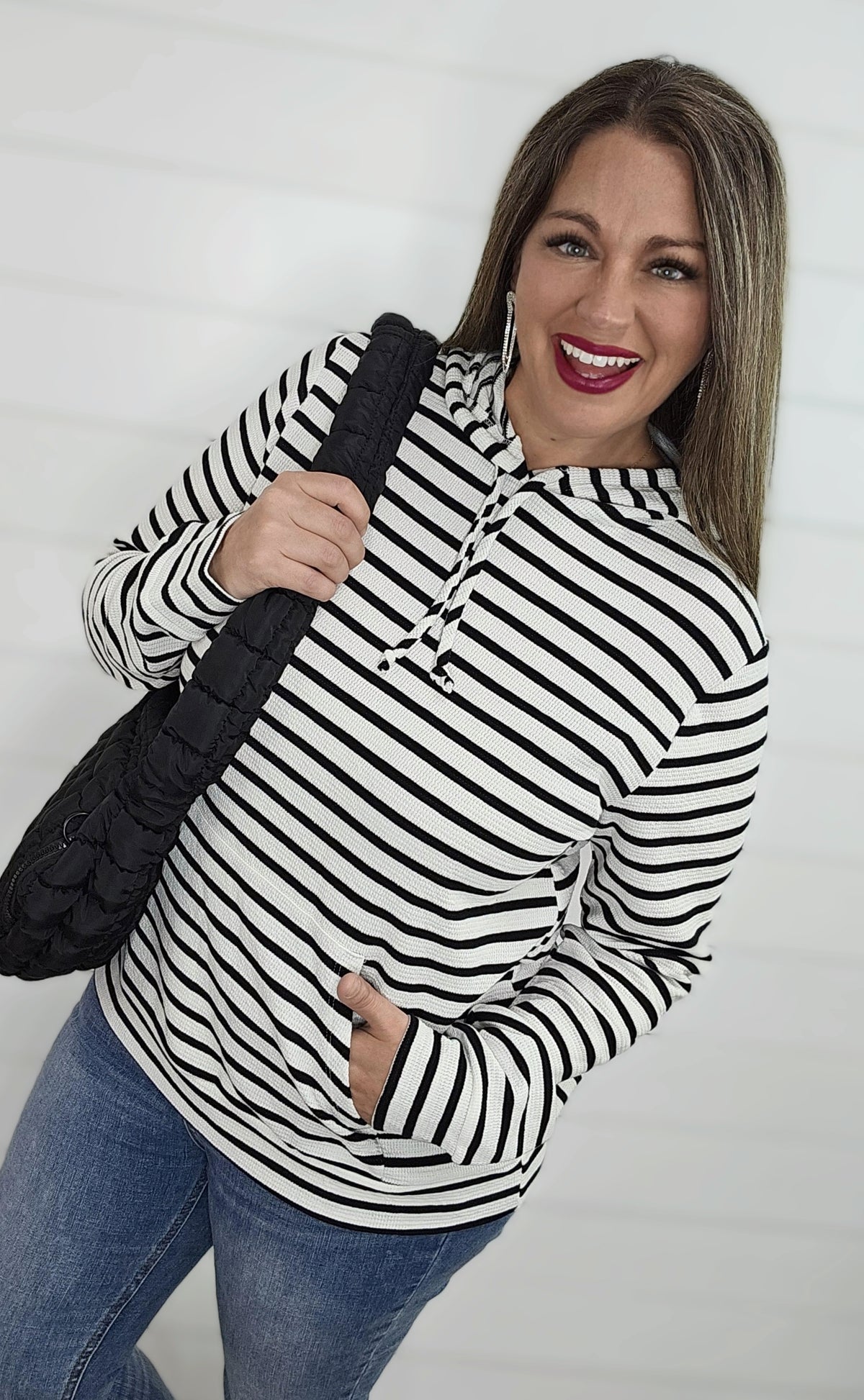 IVORY/BLACK STRIPED TEXTURED HOODIE W/ KANGAROO POCKET