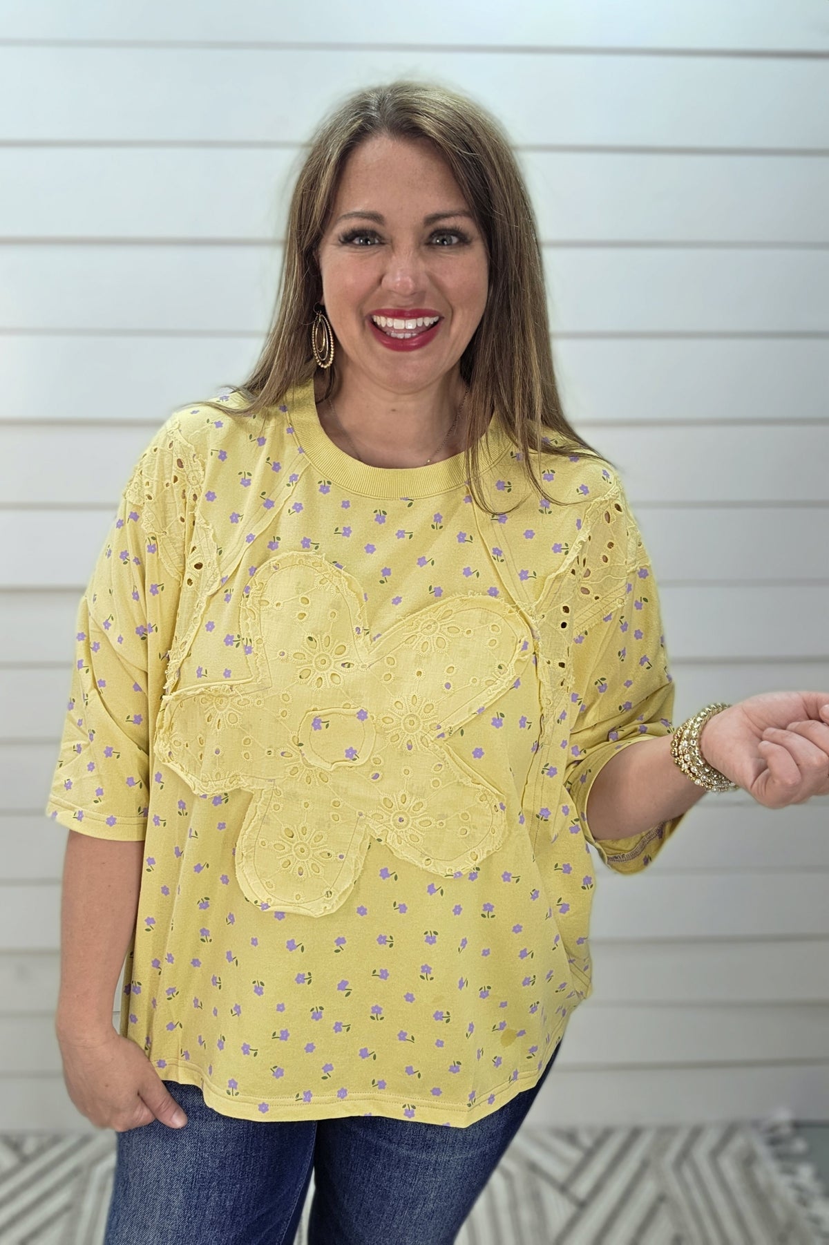 YELLOW FLORAL KNIT TOP W/ LACE FLOWER