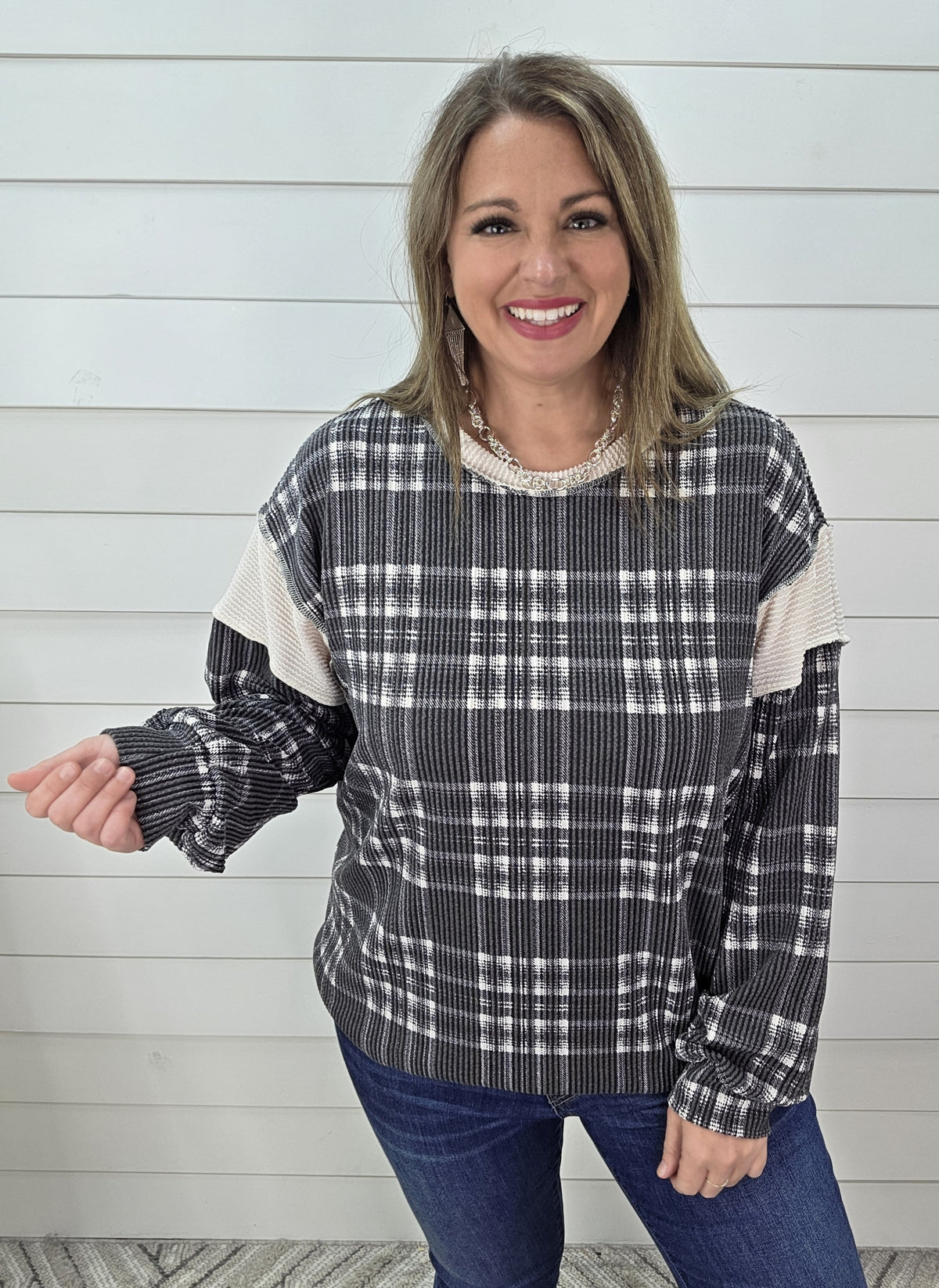 CHARCOAL PLAID RAISED RIBBED KNIT TOP