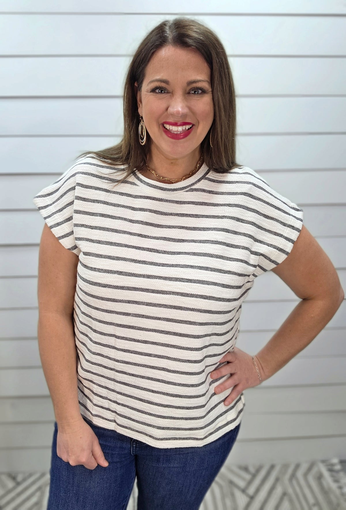 TAUPE/CREAM STRIPED TEXTURED KNIT TOP